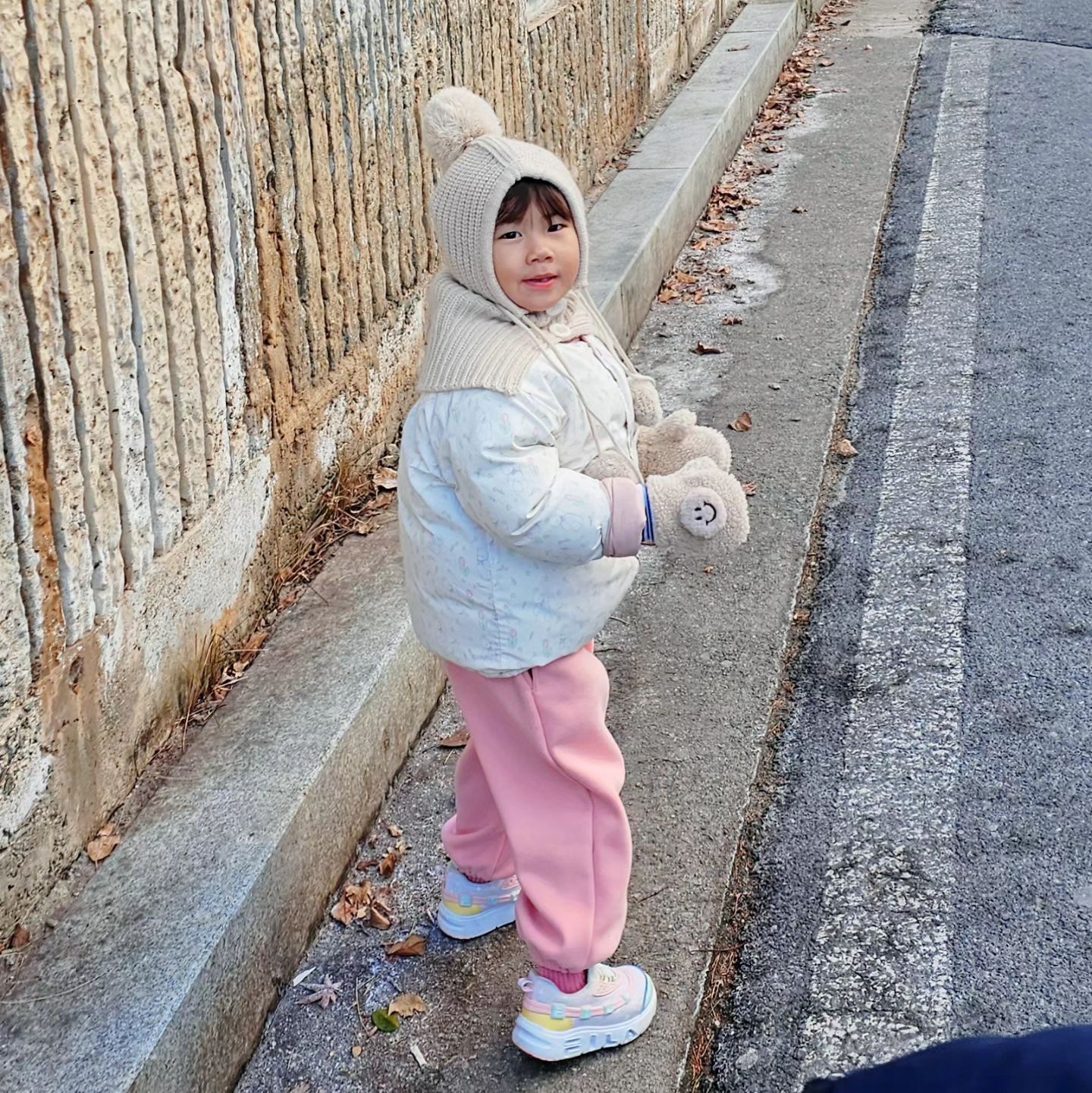 사진 속 너는 이렇게 예쁜데 ,, 현실은 빽빽 떽떽 찡찡이