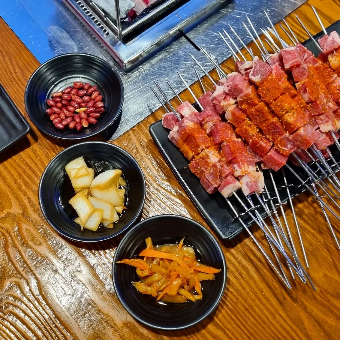 2023.10.21(토) #장수루양꼬치회룡역점 
#호원동양꼬치
#회룡역양꼬치는 
🍢장수루 양꼬치🍜
매장도 넓고 양고기가 신선해요~
메뉴도 다양한데 다~ 맛있엉❤

적극추천👍두번 추천👍강추👍