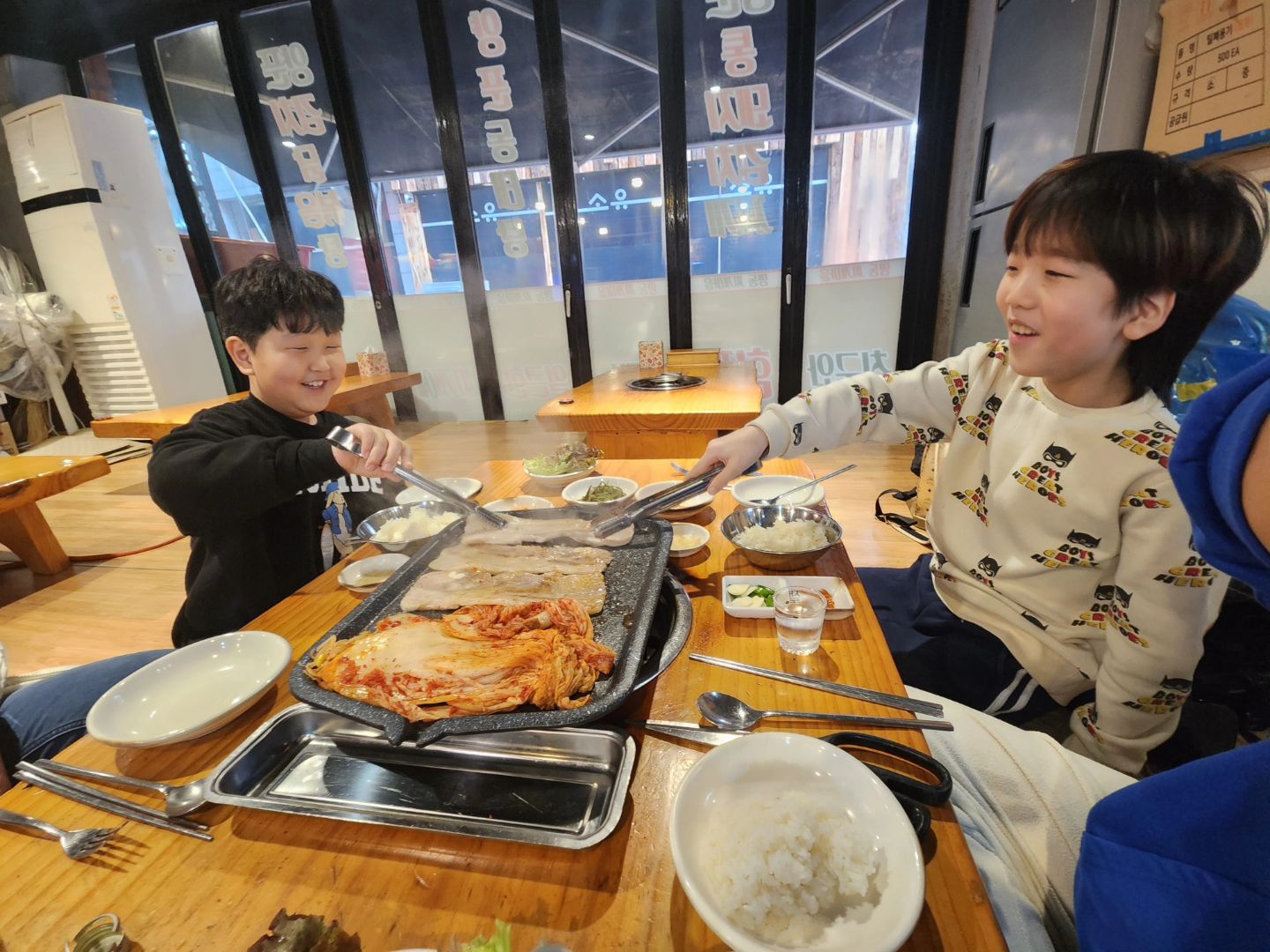 +3045
고기구워준다는
두 아드님들
다컸다🥲🥲