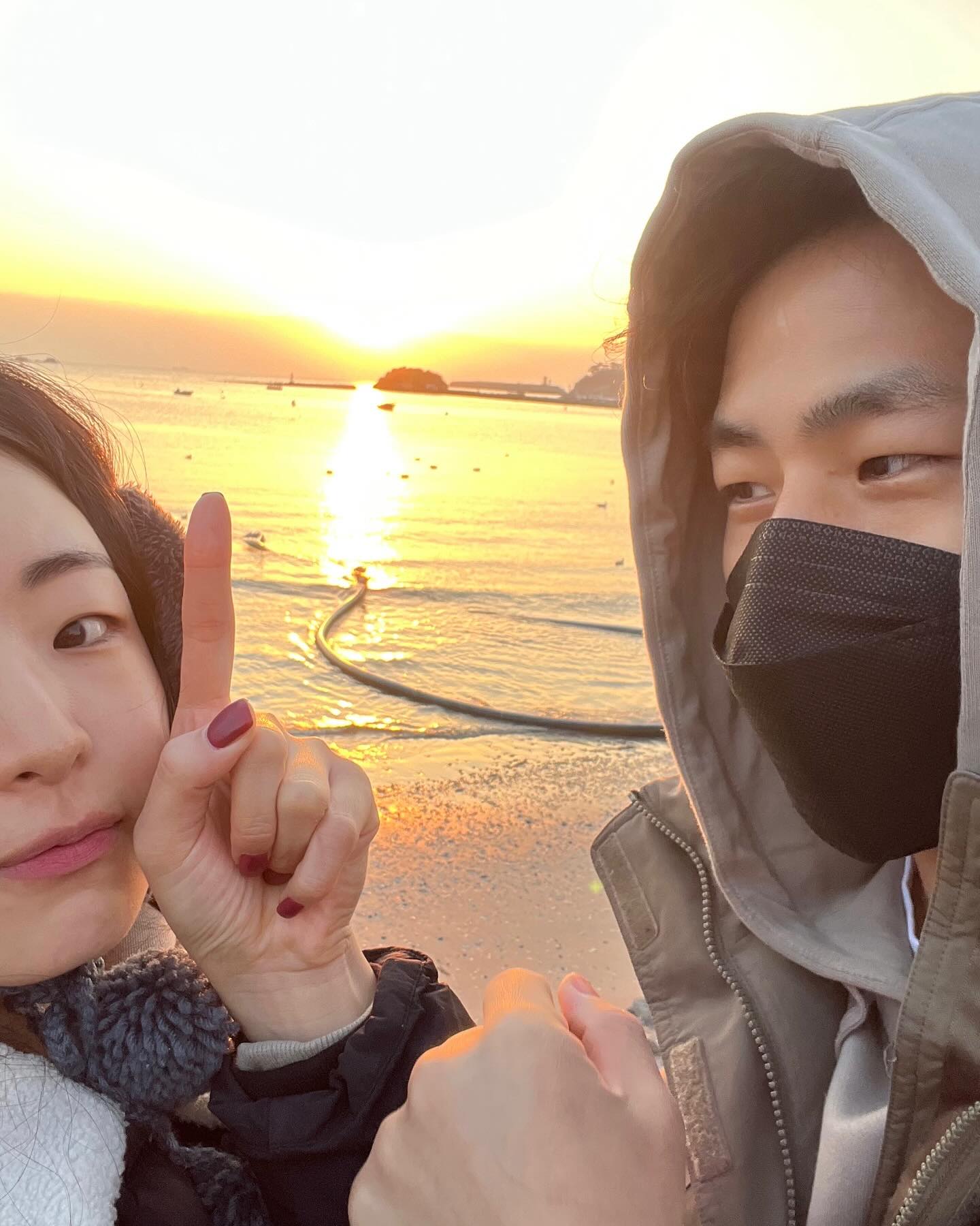 #부부 로서 처음 맞이하는 24년도 새해🌅 친구, 지인 분들도 모두 이루고자 하시는 목표들을 꼭 달성하시길 바랄게요옹🙌🏻🩷