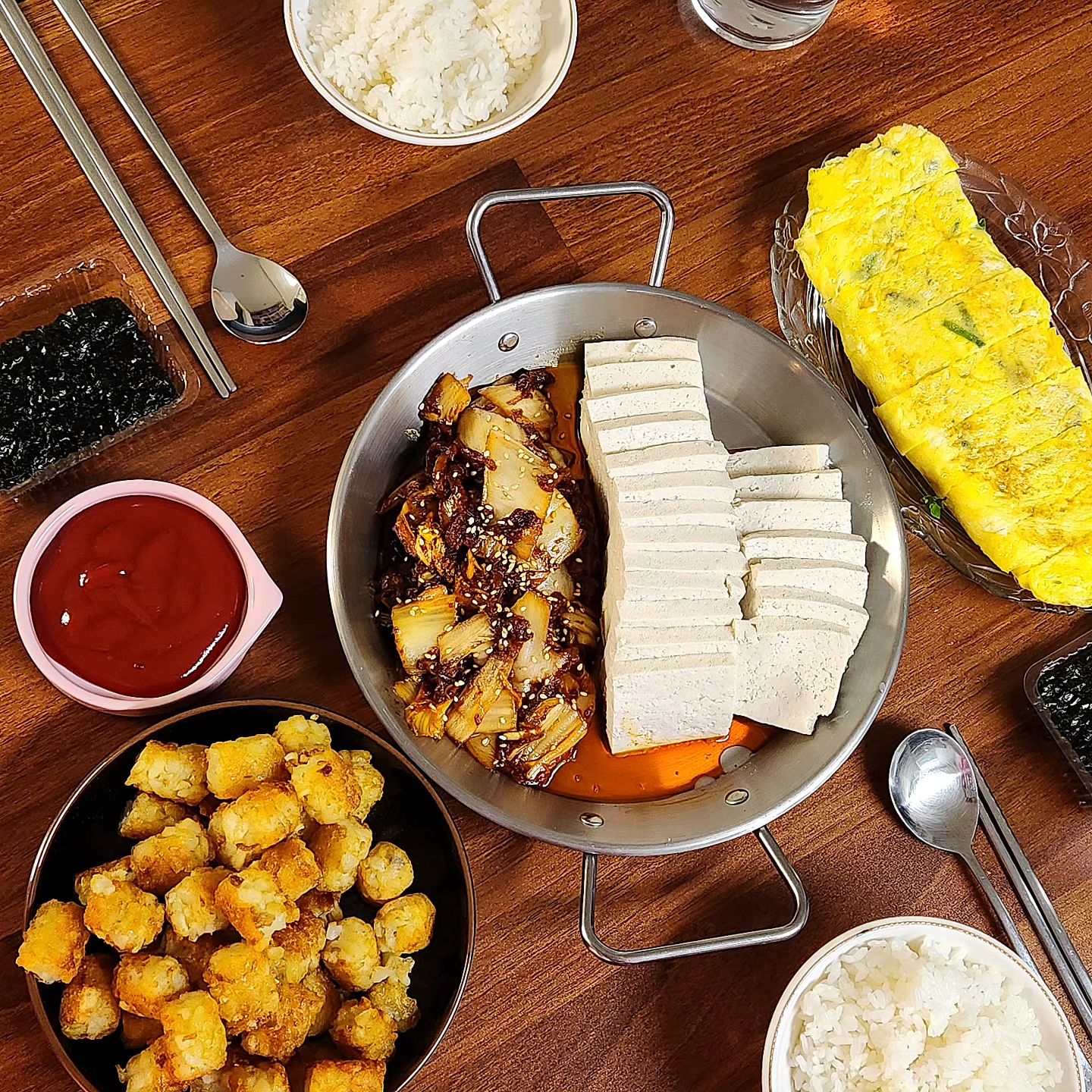 청소하고 있는데 놀러 온다고 해서 냉털해서 급하게 차린 밥상!!🍚😵‍💫