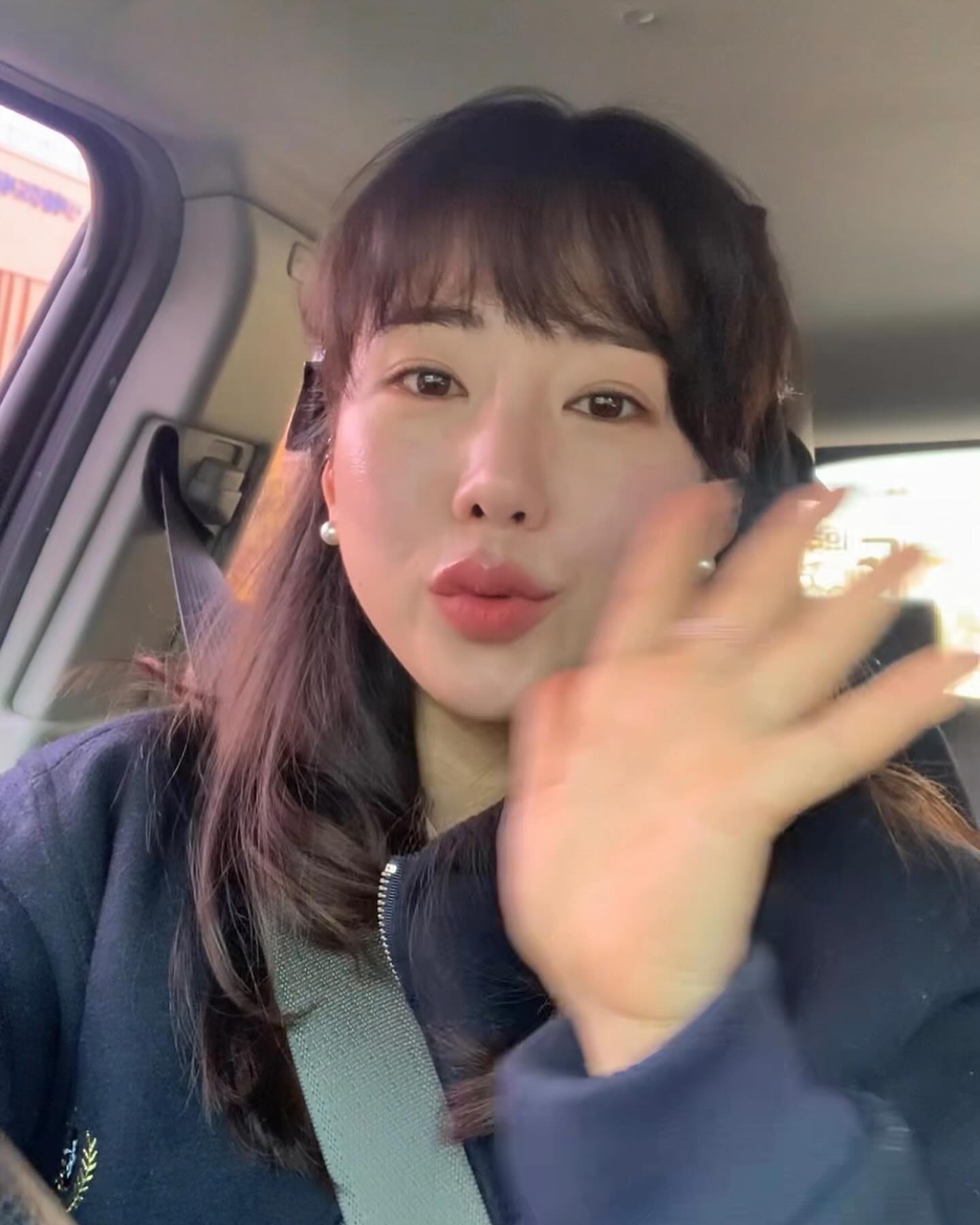 11월 네일데이도 완전 만조쿠-💃🏻✨
해보고 싶었던 리본이랑 뉴네일 합쳐서
내취향 맞춰주신 능력자 싸장님...🫶🏻
대체 어떻게 이걸 다 그리시는 건가요... 보면서도 안 믿김🥹

+ 분식과 루미큐브로 외로운 저녁 함께해쥬신
🥀 여러분 감사해요🩵