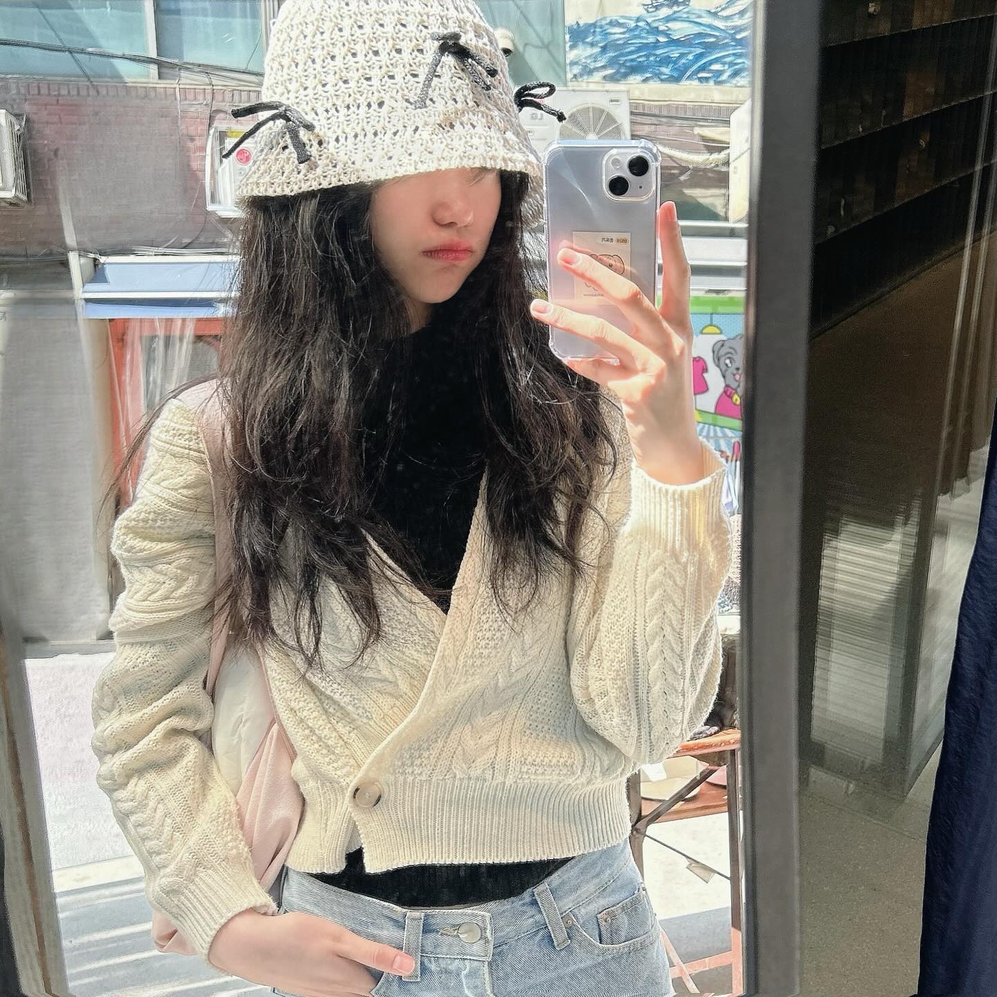 🐹
오랜만이에요 여러분 
이번에 여름마켓을 준비하고 있어요

저는 사실 모자를 정말 좋아해서 
이번에 리본이 포인트인 제품을 🎀🎀🎀
많이 준비하고 있어요

올해 마켓 준비를 하면서 약간 고민이 
많았는데 항상 완벽한 타이밍은 
없다고 생각해서 열심히 도전을 합니다 

사이트도 새로 만들고 / 블로그마켓도 다시 진행준비 🤛🏻
꾸준하게 천천히 오래 하고 싶어요 

항상 … 감사합니다 🐤❤️
-
-
-
-
-
-
-
-
#日常 #感性 #韓国人 #오늘의코디 #여름 #여름모자 #여름코디 #여름준비 #여름패션 #💛 #저녁 #데일리코디 #데일리 #좋 #일상기록 #좋 #좋아요 #흔 #흔스타그램