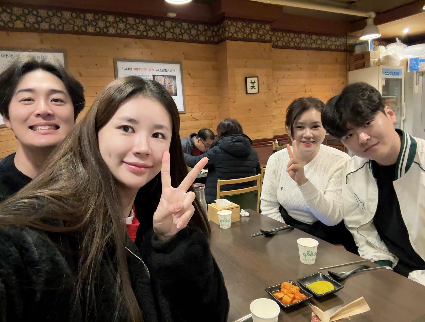 .
올해는 가족들과 더 많은 시간 보내기
우리 가족 올해도 행복하고 건강하기❤️
.
#가족 #가족모임 #부산 #여행
#겨울바다 #새해 #2024
#건강 #해피뉴이어
