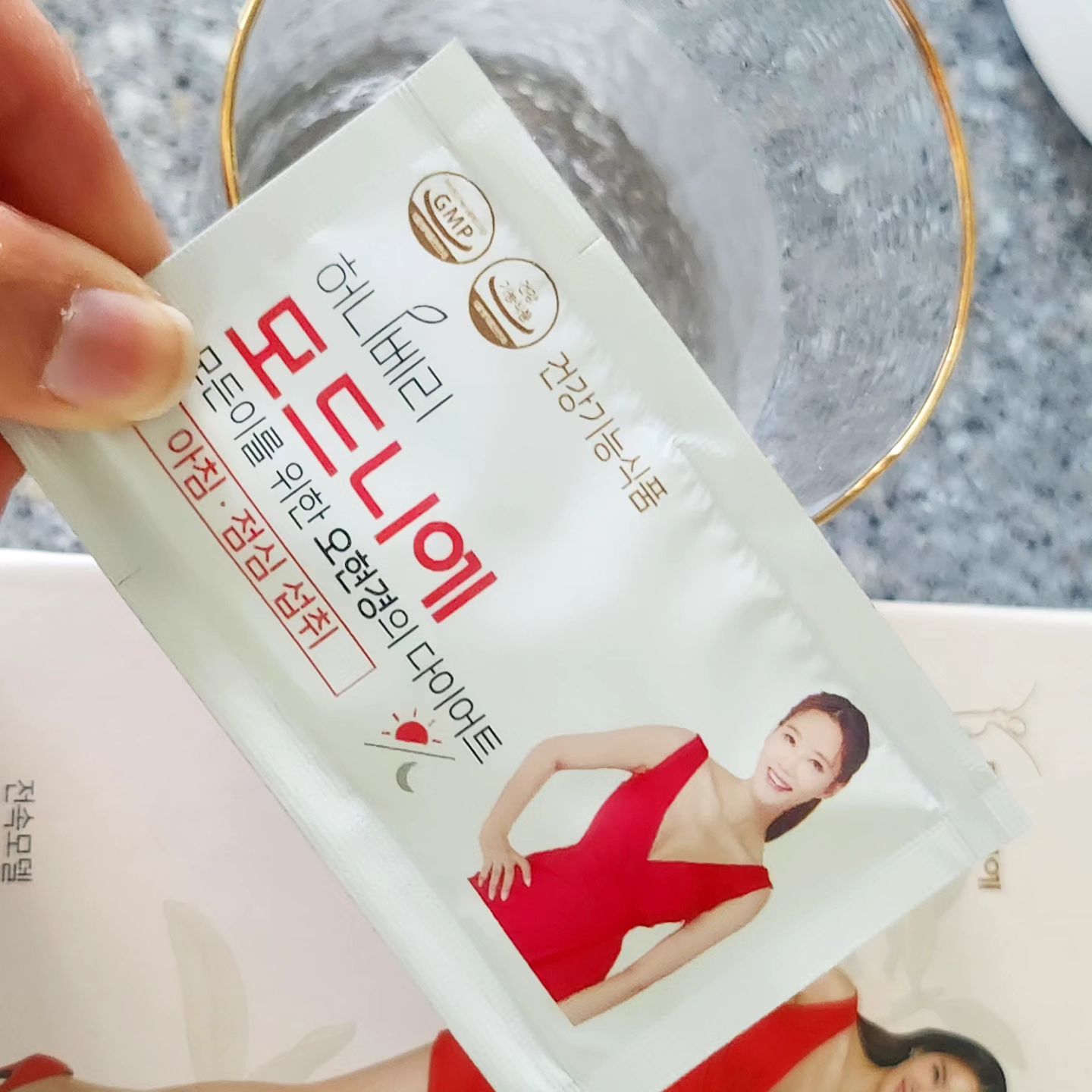 가을의 서늘한 바람에 몸매 걱정이 더해지는데,
이번에 모드니에 다이어트를 시도해봤어요!🍃
#광고 #협찬

모드니에는 천연 원료로 만들어져 
첨가물 걱정 없이 건강한 다이어트를 도와줘요.🌱
댕댕이나무열매와 비타민B6가 체지방 감소에 도움을 주고,
모드니에365는 비알콜성 간 손상을 예방해줘서 안심하고 섭취할 수 있었습니다!💪
#모드니에 #다이어트 #건강다이어트 #댕댕이나무열매 #비타민B6 #모드니에365

여러분도 가을철 건강 다이어트에 관심 있으시다면 함께 시작해보세요!🌈
건강하게 다이어트하면서 새로운 나를 발견하는 기쁨,
모드니에와 함께라면 더욱 특별할 거예요.🌟
#건강한변화 #다이어트일상 #모드니에효과