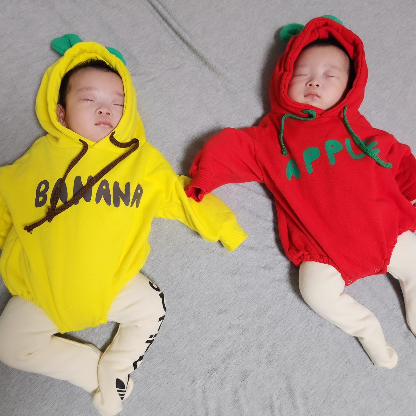 #누구일까요 ㅎㅎ

#맞춰봐요 

#일란성쌍둥이 

#귀여운아기