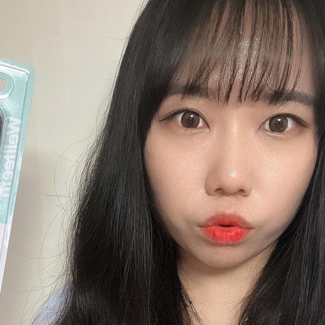 𝑀𝒾𝓃𝓃𝒶 on Instagram: "#광고 큰 헤드와 자극없는 풍성한 부드러운 이중모로 양치시간은 줄이고 상쾌함은 두배! Point 1 일반 칫솔 2배 크기의 헤드로 빠르고 시원 치아 세정이 가능합니다