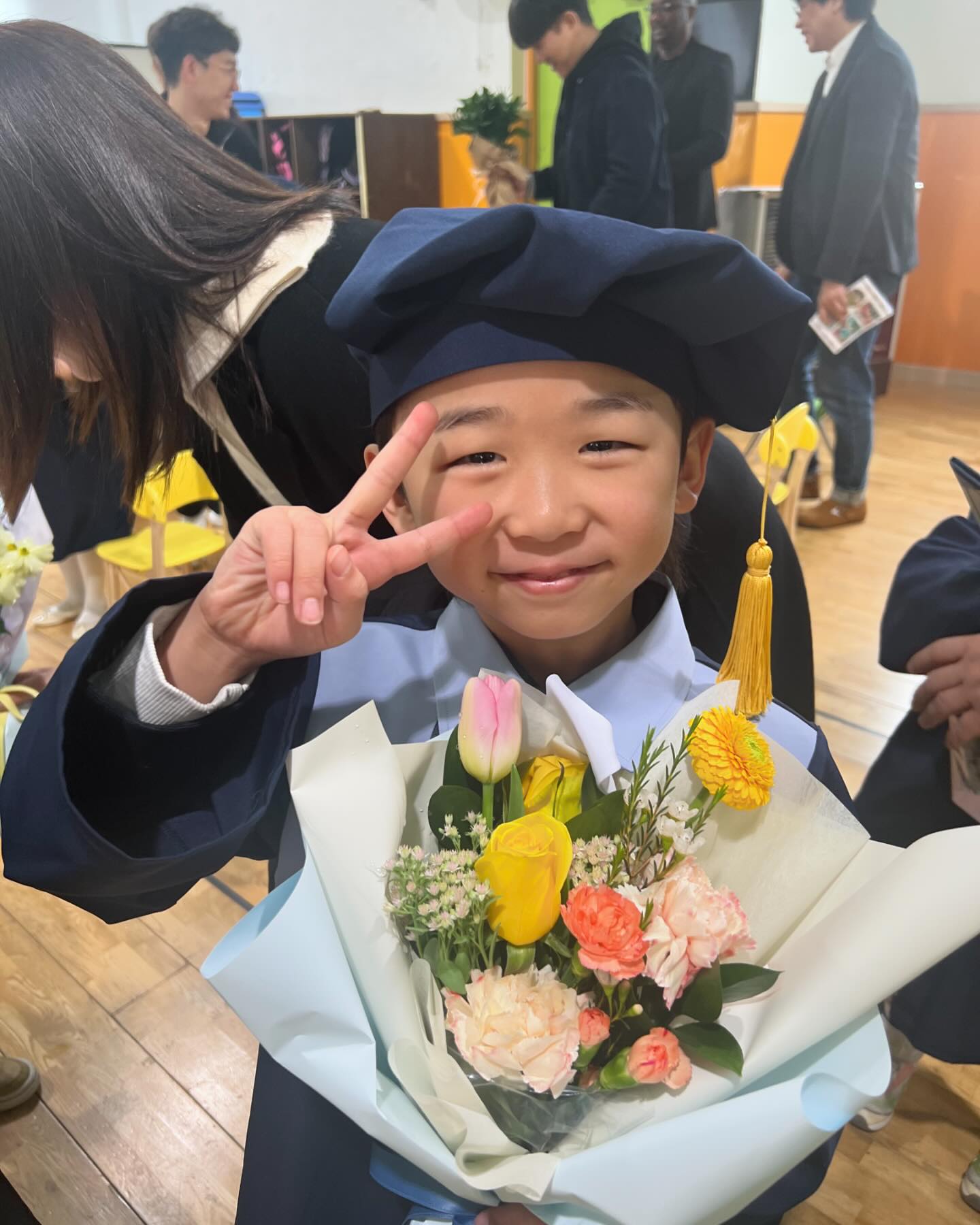 유딩 졸업🥳♥️ 이제 초딩이닷👦🏻♥️
엄마 욕심으로 영어반 꾸역꾸역 보냈지만ㅋ
잘 해내줘서 고마워 내아들💕
졸업은 했지만ㅋㅋ다시 영어학원으로 가야하는 est…ㅋㅋ
힘내 ㅋㅋㅋㅋㅋㅋㅋㅋㅋ아들ㅋㅋㅋㅋㅋ

오늘 소고기 사 준 민서언니 짱 멋져👍✨
언니한테 더 잘 할거야 푸하하하🤣