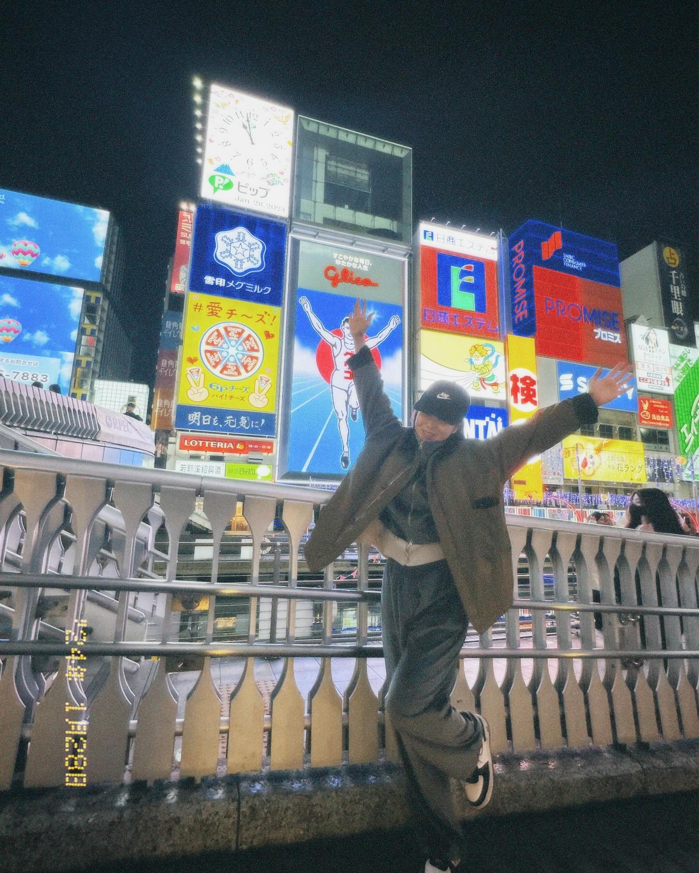 Day1 Osaka

도착해서 먹은 일본가정식은 현지인들만 가득한 찐로컬맛집이었다
달달한 편이지만 정갈하고 담백했어 또 가고 싶다구! 4.3/5

🍲우라야 난바 본점  八百屋とごはん うらや
일본 〒556-0022 Osaka, Naniwa Ward, Sakuragawa, 1 Chome−1−28 三宝ビル 1F

오사카 음식들은 성공을 많이 했는데
그중 유일한 실패는 타코야끼,,ㅎ 반죽이 안익었어🥹🐙