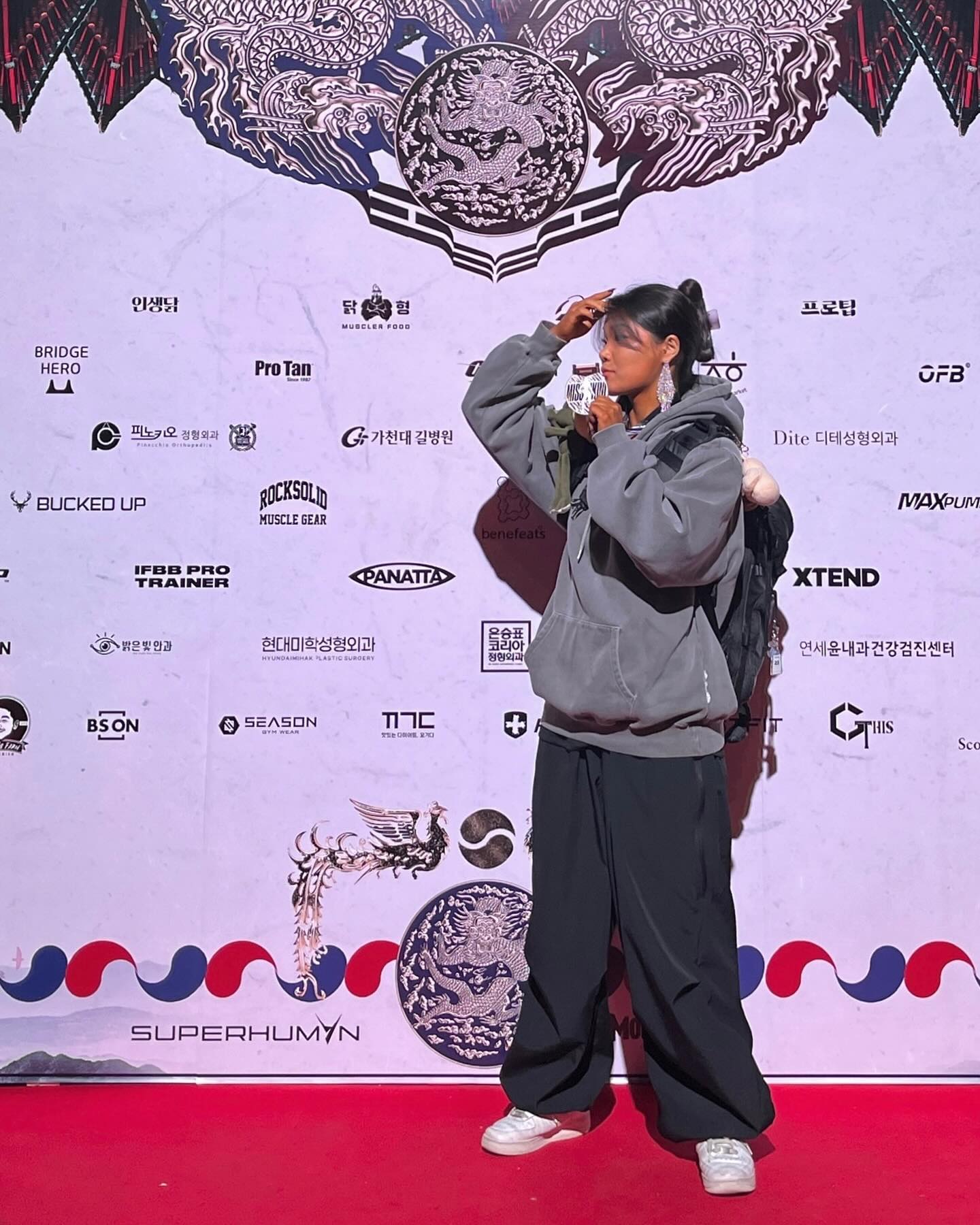 MONSTERZYM

제가 진짜 몬스터짐을 뛰게될줄 몰랐는데
시합 끝나고 내려오자마자 이래서 큰 무대를 올라가야하는구나
다이어트를 진짜 열심히 해야하는구나 반성했습니다
그래도 하루종일 정말 너무 너무 재밌었습니다☺️💗

아직 많이 부족한 저를 항상 응원해주시는 내 사랑들
정말 넘치게 감사합니다🥺💗

세상은 넓고 예쁘고 몸 좋은 사람은 많은걸 다시 한번 깨달았으니까
마지막 시합은 더 열심히 해보겠습니다 감사합니다🫶🏽✨