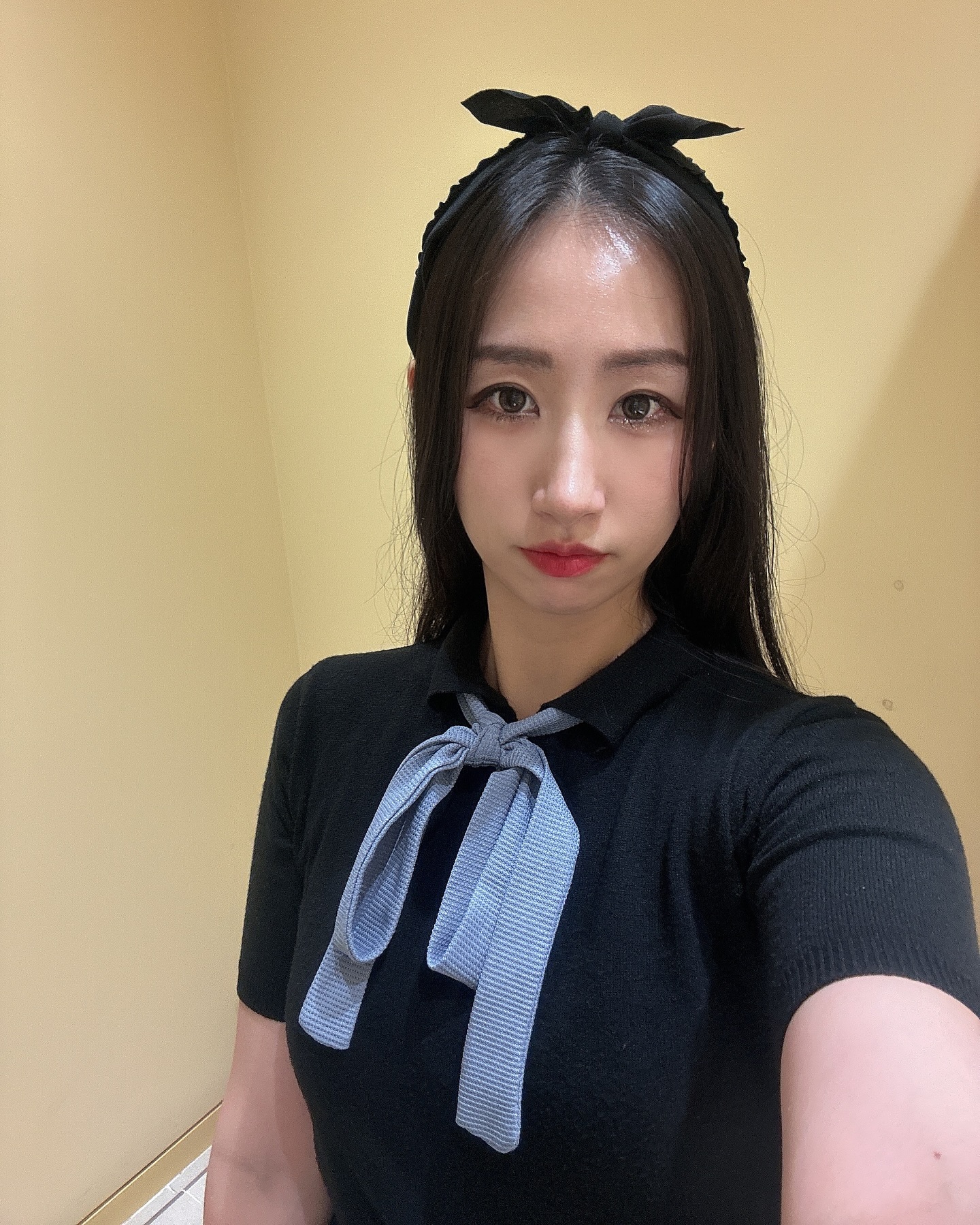 브이오미 에스테틱 💆🏻‍♀️vip라운드숄더 수기관리+기계관리 받았어요

목이 원래 길긴 하지만 라운드숄더 때문에 짧아보이는 🦒목 길이도 찾고 

사진에 쇄골‼️ 전 후를 꼭 봐주세요
5번 6번 사진참고
쇄골이 없는 편은 아닌데 최근 넷플에서 아무도 없는 숲속에서 보다가 배우 고민시 일자쇄골이 너무 예뻐서 눈여겨보고 검색까지 해봤는데 쇄골라인 일자로 좀 맞춰져서 너무 기분 좋아요 

부유방도 좀 정리되는 느낌이고 팔뚝 아래 살도 좀 슬림해졌어오

수기관리는 몸에 부종을 빼주는 느낌이라 마사지처럼 시원했어요

기기관리는 깜짝놀란게 근육에 자극을 줘서 운동한 효과도 볼 수 있다고 하더라구요 💪그래서 그런지 손이랑 팔이 제멋대로 움직였어요 

다음날 근육통처럼 있을 수 있다고 들었는데 진짜 상체 운동한거처럼 근육통 있더라구요

🅿️만덕1어린이집앞 
물소리 공영주차장 지원 (만덕1동959-2)

📍 부산 북구 상학로 2 4층
(만덕동 823-24)

#브이오미 #만덕 #부산피부관리 #부산에스테틱 #부산뷰티샵 #만덕피부관리 #부산피부 #부산피부관리실 #부산피부샵 #부산여드름관리 #부산결혼준비 #부산예신 #부산웨딩관리 #부산왁싱 #부산리프팅 #덕천 #라운드숄더 #덕천왁싱 #부산왁싱샵 #만덕동 #부산다이어트 #부산속눈썹펌 #만덕속눈썹 #만덕속눈썹펌 #부산신부관리 #부산윤곽관리 #쇄골 #부산모공관리 #부산속눈썹 #부산북구