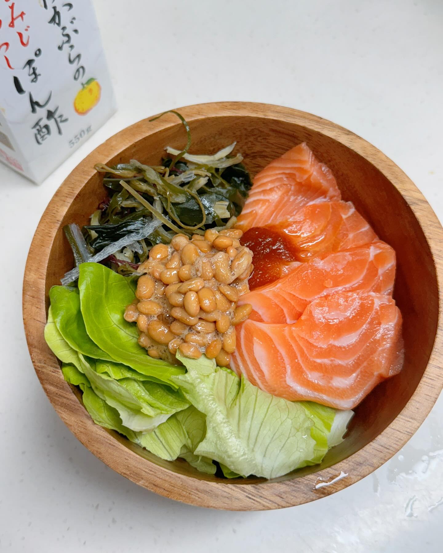 11.11 식단🍴

𖤐 아침 : 오트라떼
𖤐 점심 : 묵은지 참치김밥
물에 씻은 묵은지 2장, 기름 뺀 참치 90g, 곤약현미밥 150g
소스 : 마이노멀 마요네즈, 와사비

𖤐 저녁 : 연어낫또포케
연어 100g, 곤약현미밥 150g, 해초 20g
버터헤드레터스 4장, 풀무원 꼬마나또 1
소스 : 유자폰즈 1스푼

오랜만에 여유있는 주말이라 식단도 다양하게 챙겨 먹었어요 :)
연어 먹고 싶어서 배민까지 주문하곤 정작 점심엔 가족들 김치찌개 끓여주다가 묵은지 참치 김밥을 만든게 함정 🤣
물에 씻어 넣었더니 기름짠 참치와 넘 잘 어울리더라구요!
와사비 조금씩 찍어먹어도 맛있었어요~

그리고 사둔 연어는 저녁에 포케로 만들어서 먹었어요!
연어&나또 조합은 진짜 최애🤍

운동 가려다가 겨울 옷 정리에 파묻혀서 결국 포기했어요🥹

#다이어트 #다이어트식단 #주말식단
#연어포케 #묵은지참치김밥
