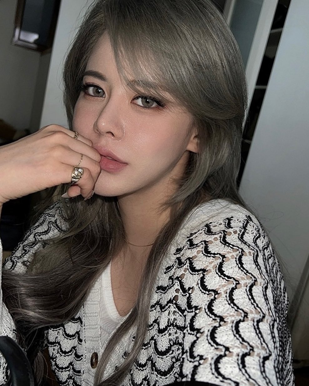 냐~여러분! 오늘은 월요일 이네염
이번주 수요일 저녁에 유튜브 영상
업로드 될 거 같아요😄

다음 영상에서는 여러분들과 같이
영상 보면서 채팅을 해보려고 하는데

다들 언제 퇴근하고 유튜브 보시나요? (๑˃ᴗ˂)ﻭ
(이번에 올라갈 영상은 테스트로 해 볼 생각 임돠)