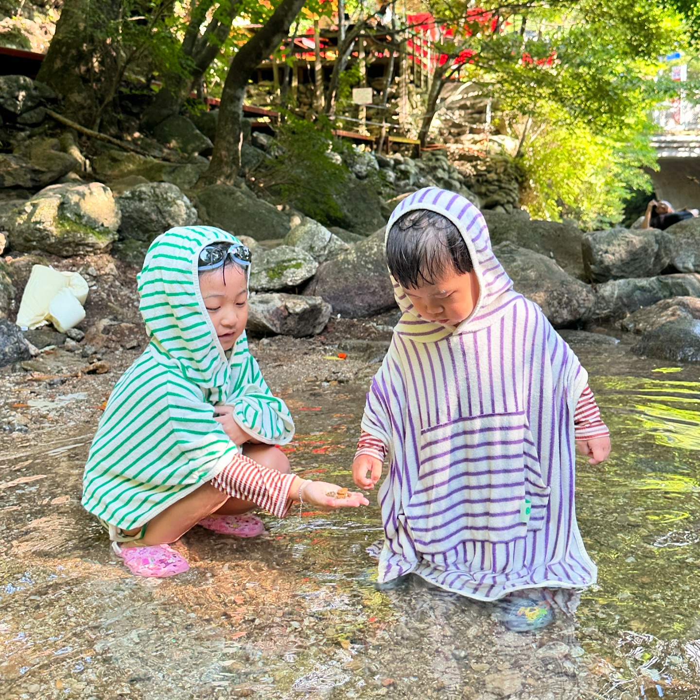 💚
지리산 계곡 명당 자리 👍🏻
백숙, 삼겹살 머 좋다는거 다 먹고
깊고 얕고 다 해서 애도 으른도 씐나 😆
-
#지리산
#오늘도아빠는극한직업