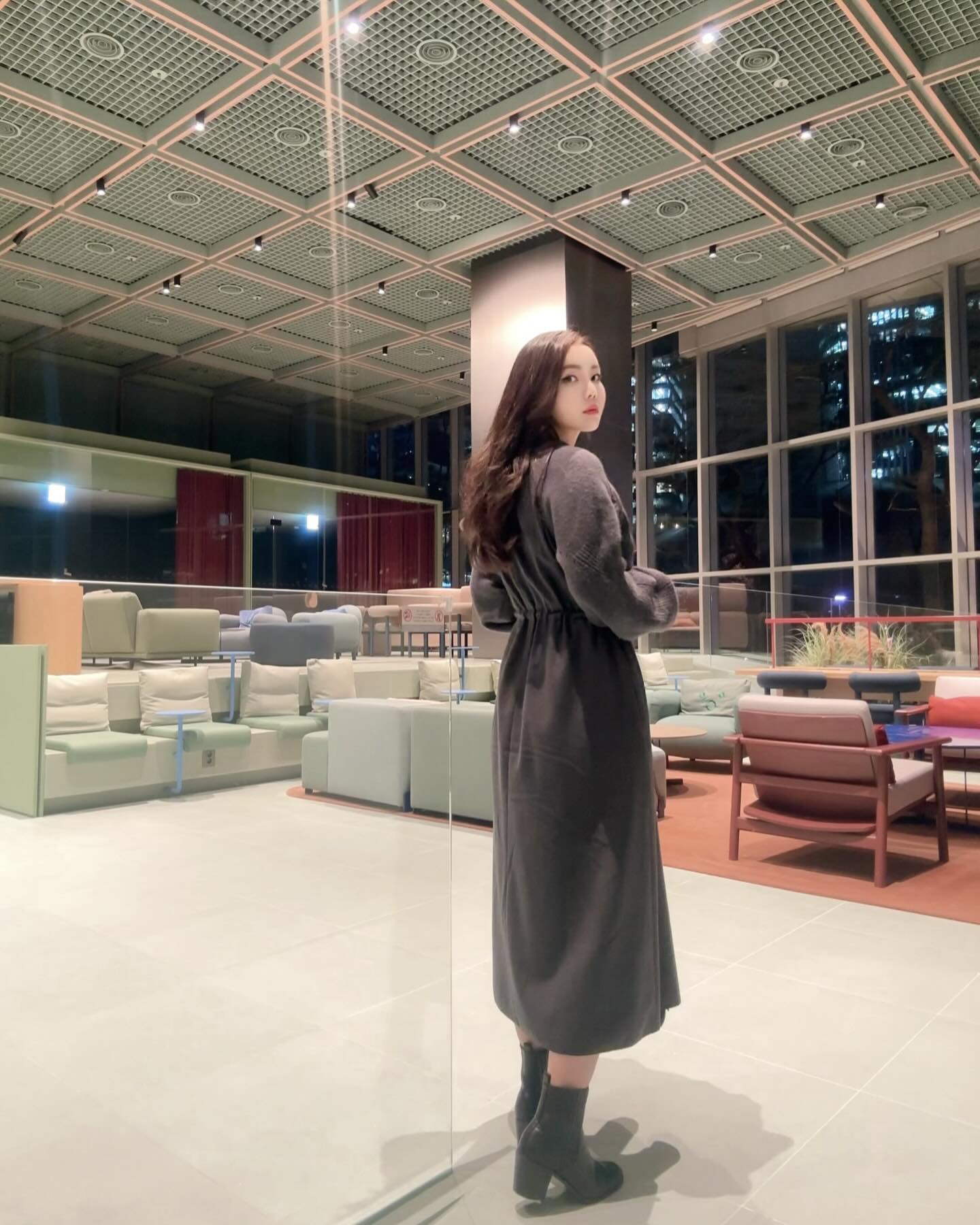 열촬 하러 나온 미니예요~ 
촬영 대기중 사진 놀이중이지요~🤗.

백만년 만에본 성열이 성희 화영이~!!😉
좋은 사람들과의 촬영은 넘나 즐겁지용☺️

감독님, 작가님, 스탭분들, 연기자 분들,
모두 모두 고생 많으셨습니당~👍🏻

즐건 촬영이였어요~😘💕💕💕💕💕
감사합니당🙏🏻.
.
.
#방송 #연기 #촬영 #actor #acting #배우 #힐링 #일상그램 #셀카 #셀피 #셀스타그램 #일상 #일상스타그램 #mbc