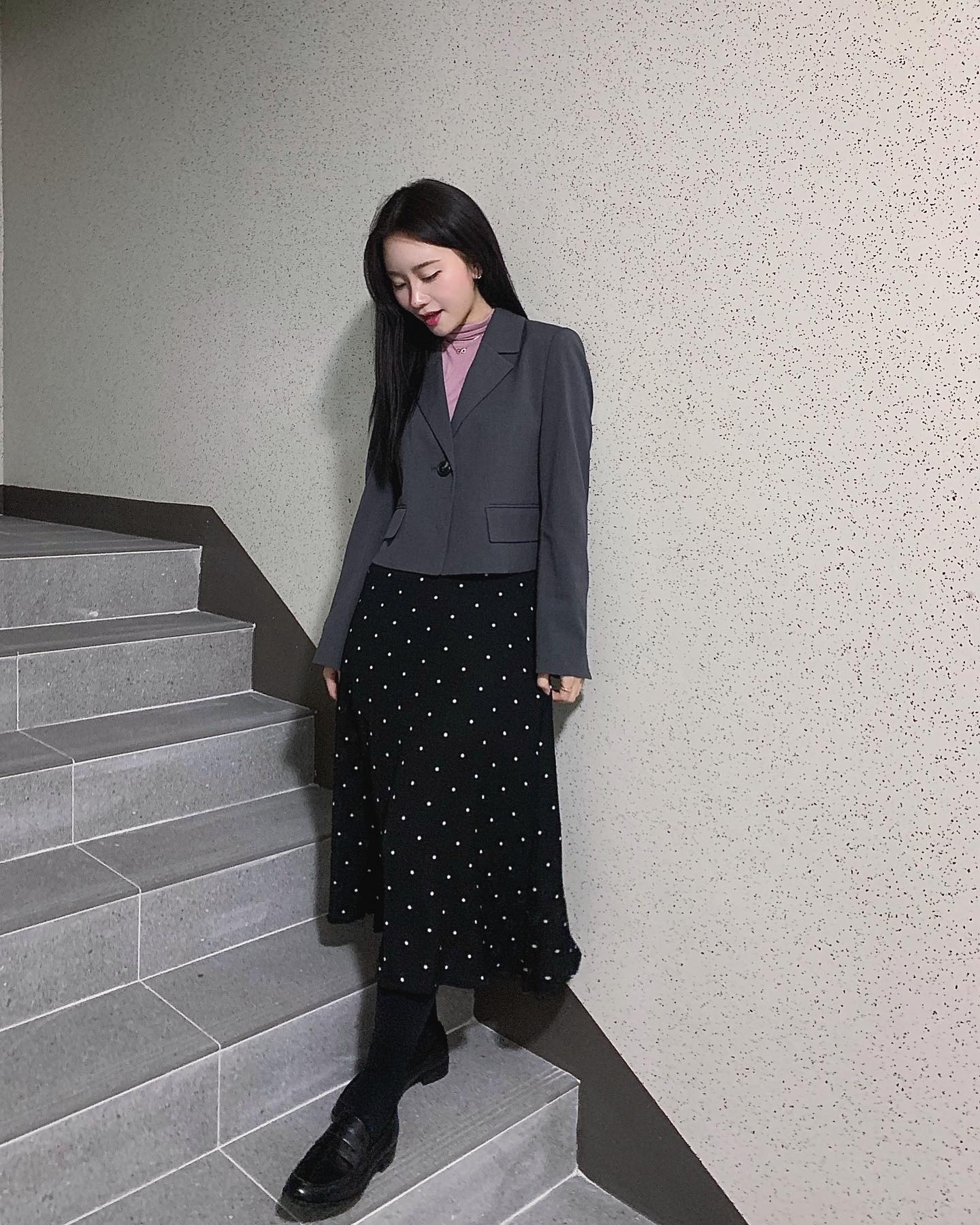 #협찬 #광고 #아임슈페너 #서포터즈 shoopen_official 
슈펜의 클래식한 페니로퍼 🖤
소가죽으로 제작되어서 신을수록 부드러워지는 착화감 ..! 
요거 진짜 걸을 때 편하고 데일리로 신기 딱이에요 !!
.
.

#슈펜 #소가죽로퍼 #리얼레더클래식페니로퍼 #데일리룩 #클래식로퍼 #미니멀룩 #직장인룩 #여자쇼핑몰 #데일리룩코디 #여자코디 #협찬문의 #여자신발 #자켓코디 #맞팔 #일상