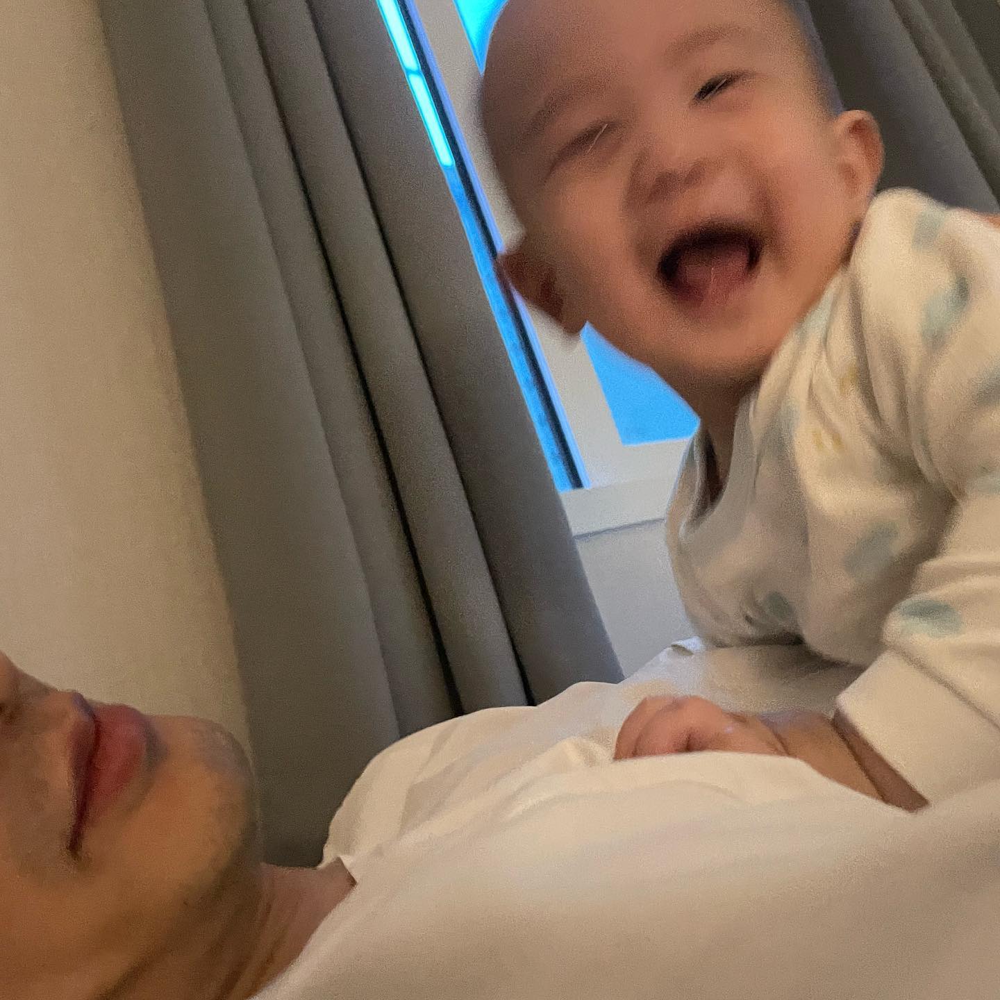코찔찔이 지우
이번 주말은 집에만 있기로! 
사랑해요 둘 다 ☺️♥️