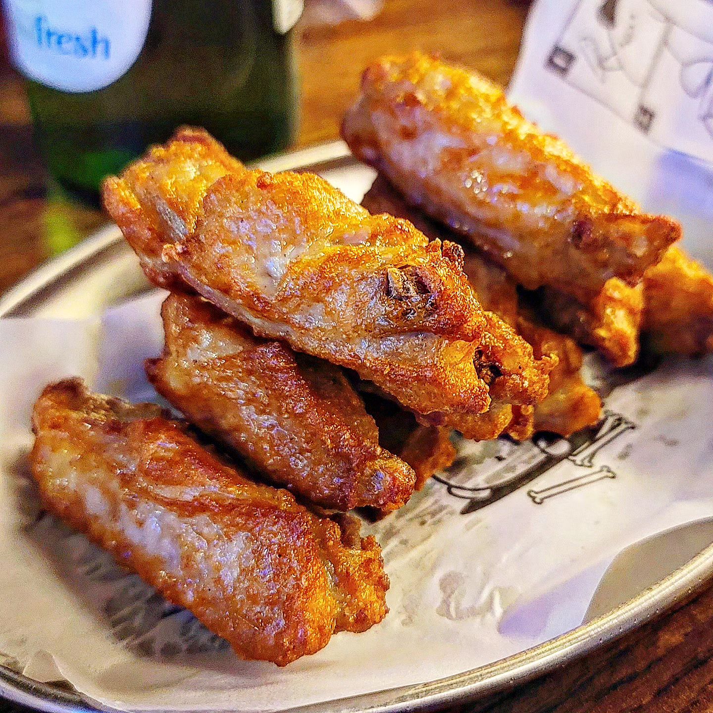 생맥주 1900원은...감사합니다☺️

요즘같이 더운날엔 생맥이답.
거기에 900원 닭날개 튀김이라면 끝.
진짜 넓고 사람도 엄청 많음.

📍생마차 경희대점 : 서울 동대문구 회기동 42-43
🪧영업시간 : 17:00~03:00
🪧전화 : 02-960-6662

#생마차 #생마차경희대점 #테바나카
#테바나카맛집 #경희대술집 #경희대맛집
#회기역맛집 #회기술집 #생맥주1900
#가성비맛집 #갓성비맛집 
#맛집리뷰 #맛집추천 #선팔환영 #선팔은맞팔