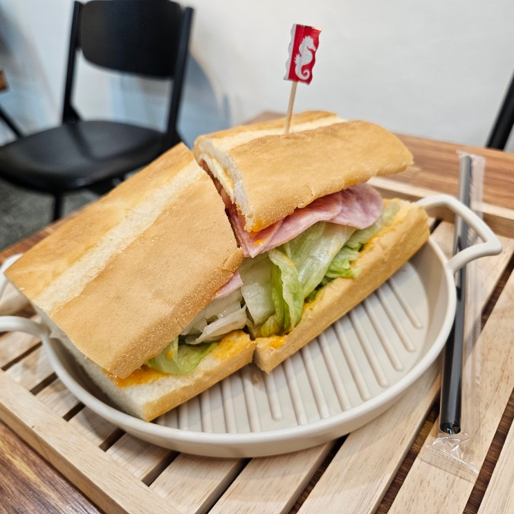 금정동 바게트 샌드위치 맛집 로드샌드위치 산본점, 식사대용으로 좋은 바게트와 먹물 패스츄리 샌드위치