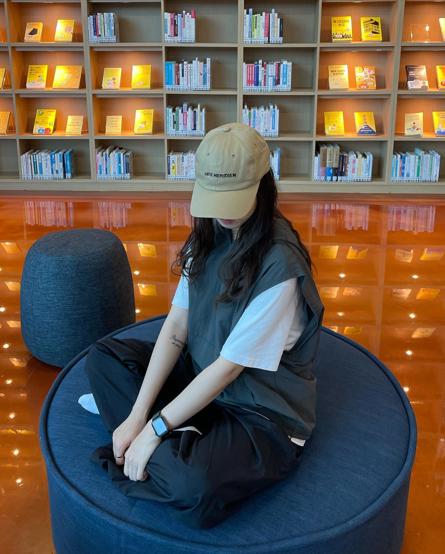 #협찬 #앤티머리디엄 #ANTEMERIDIEM 
-
-
앞부분에 브랜드 로고가 너무 예쁜 모자 🧢
착용감이 너무 편한데다가
핏까지 예뻐서 기저루 ..
캐주얼룩이나 스트릿룩에 매치하면
넘 예뻐버려 ✨
-
-
#볼캡 #모자 #볼캡코디 #모자코디 #여름모자 #여자볼캡 #남자캡모자 #로고캡모자#오오티디 #ootd #볼캡추천 #데일리룩 #앤티머리디엄모자 #ANTE