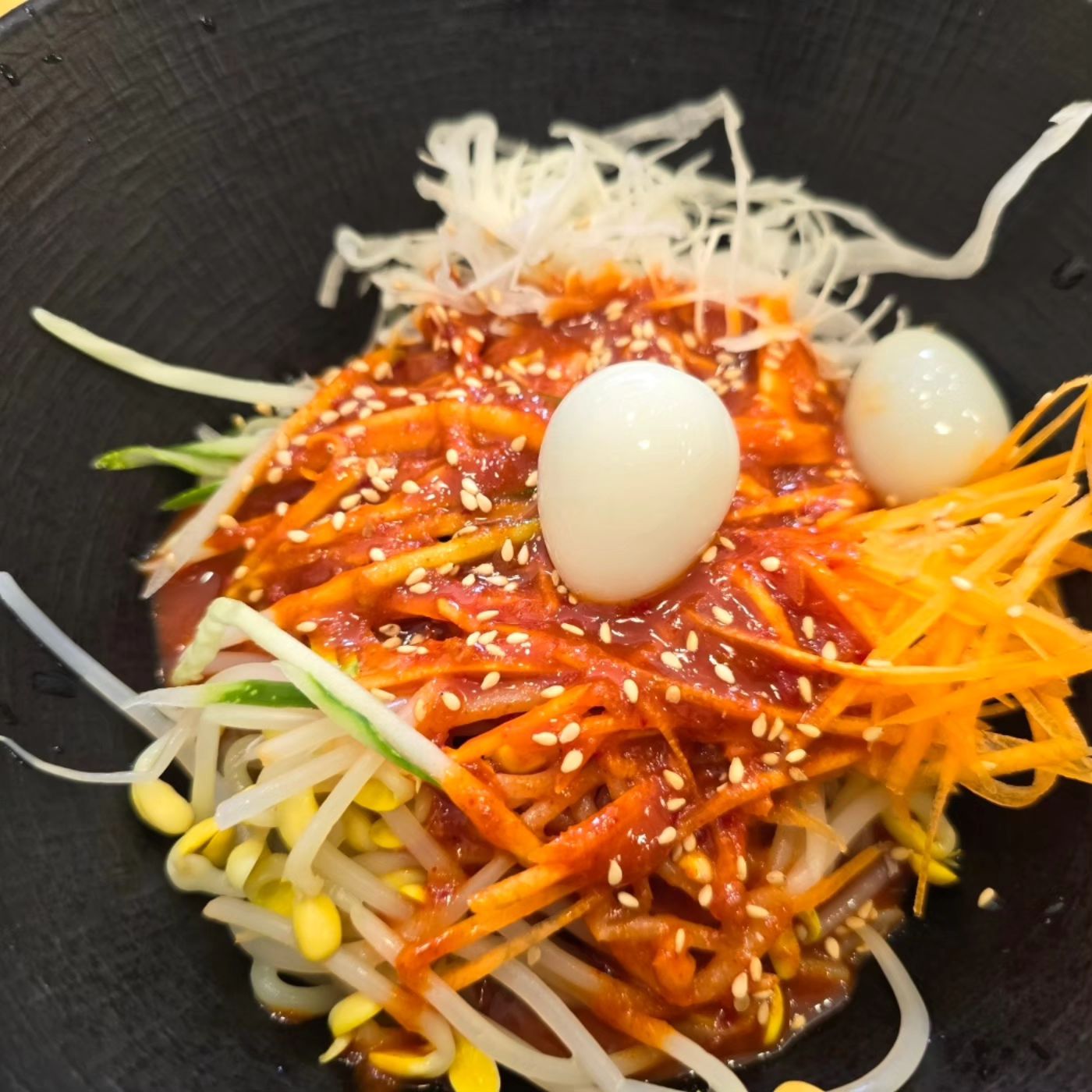 #블랙마리김밥

딸랑구 #인사이드아웃2 이제서 보려주고.. 
간단히 점심은 분식집에서!
김밥종류가 다양해서 맛있는곳인데, 
다른 메뉴들은 그냥저냥,
김밥하나는 맛있는 곳. 

#점심외식 #블랙마리 #소세지김밥 #쫄면
#블마