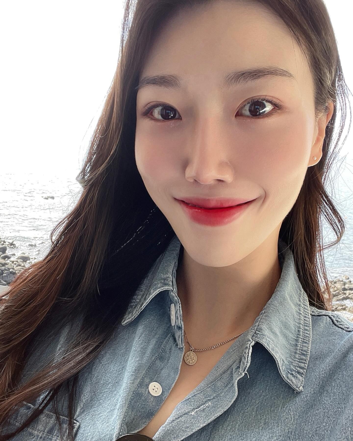 #광고 #터치인솔 #touchinsol touchinsol.official 
바를 때마다 라즈베리향이 진짜 기분 좋은 ‘프리티필터 립 플럼핑 마스크’
진짜 쫀득한 제형에 플럼핑 효과까지 있어 보습감과 볼륨감 둘 다 잡을 수 있는 립제품이에요🍓
요즘 립컬러 제품 바르고 꼭 바르는 필수템!
글로시한 효과 뿐만 아니라 바르고 있는데 팩하는
느낌이랄까🧐 

#립플럼핑마스크 #터치인솔립마스크 #립마스크