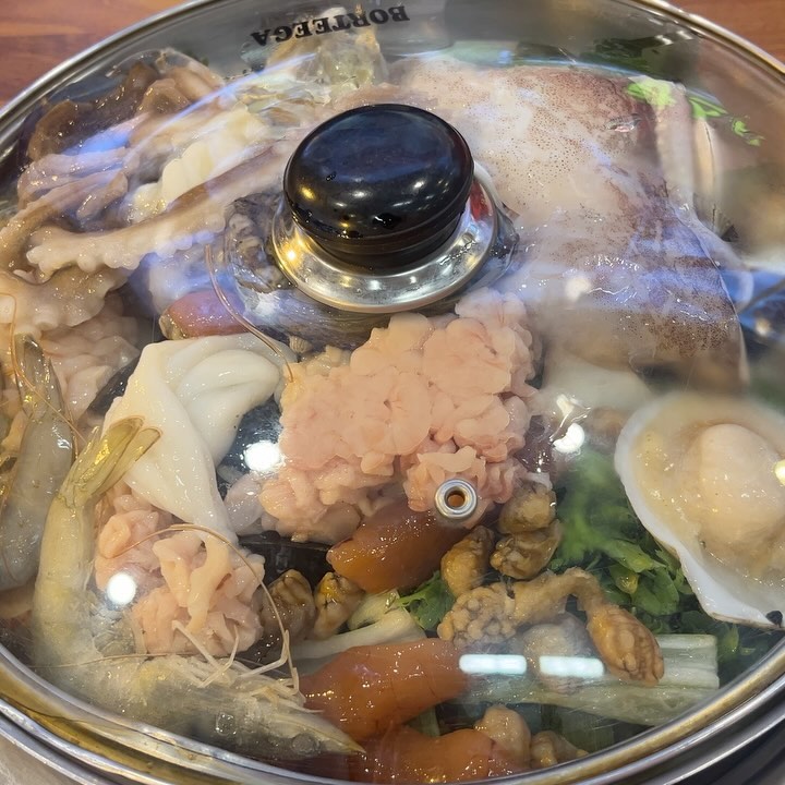 😋#예삐푸드 #예삐맛집 🍴
.
.
.
📍인천 부평구 부평문화로 109
⏰매일10:00 - 24:00
📒해물탕 小 45,000원
.
.
.
바닷가 아닌 인천부평 도심 한복판에 해물탕거리가 있는거 알고있습니깡..?
바다에서 갓 잡아온것마냥 신선한 해산물 왕창들어간 해물탕&해물찜 먹고싶을때 가는곳 남해해물탕 다녀왔어용
반찬도 잘 나오는 편 이고  자주먹던 해물찜 말고 이날은 해물탕으로..💛
끓일수록 국물이 사기.... 마무리 볶음밥 필슈👍🏻
건너편 대하해물탕하고 가족이 운영하는건디 대하해물탕은 24시니 참고!!
.
.
.
.
 #부평해물탕거리 #부평남해해물탕 #부평해물탕거리맛집 #부평술집 #인천해물탕 #인천해물탕맛집 #남해해물탕