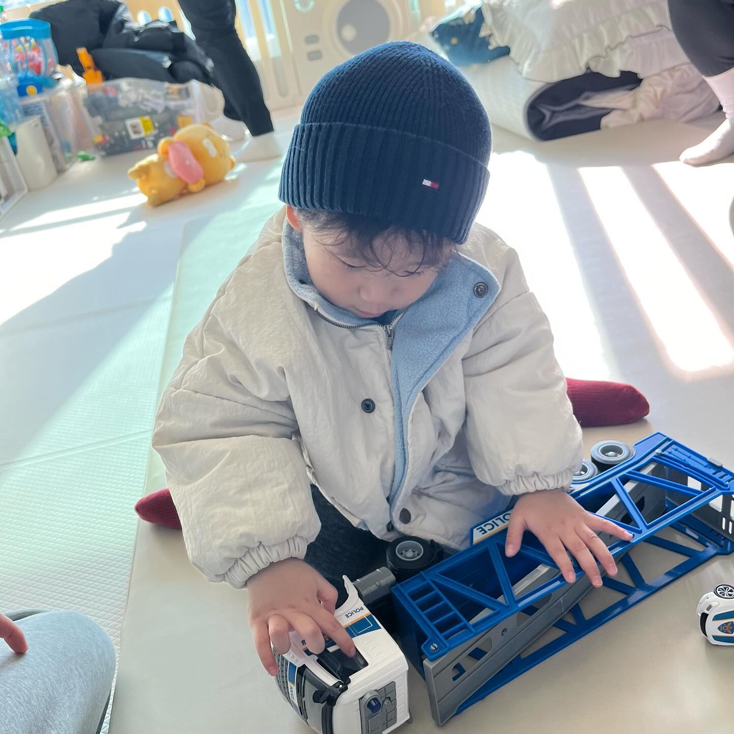 우리지후 경찰차 잘가지고 놀아😊이모가 돈 더 열심히 모을게❤️