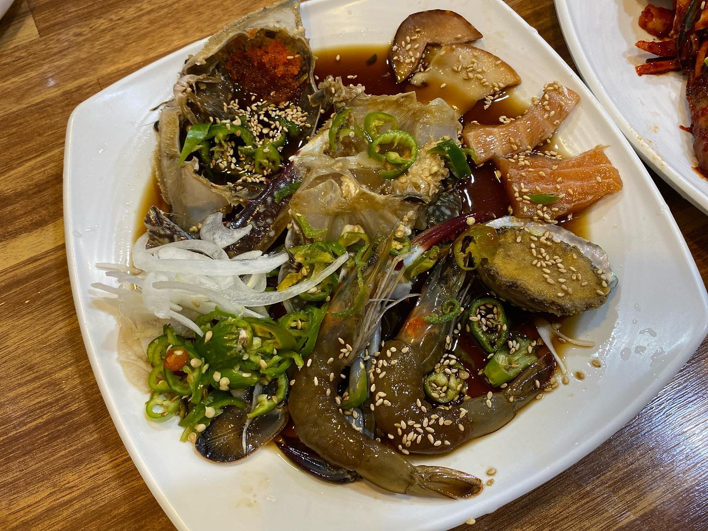 #협찬 #잠실맛집 #본가진미간장게장

밑반찬이 한정식처럼 푸짐하게 나와서 게장을 못먹는 아이랑 가기도 좋은 곳
밑반찬으로 나오는 떡갈비도 맛있더라

간장게장, 양념게장을 먹을 수 있었던 숫꽃게장을 먹었는데 다음엔 암꽃게장을 먹어봐야겠다!

✔️숫꽃게장세트메뉴 소 2인 43,000원

📍본가진미간장게장
서울 송파구 백제고분로 420 1층
📞0507-1342-5081
⏱️매일 11:00~22:00

#방이동맛집추천#방이동데이트#석촌호수맛집#석촌역맛집#송파나루역맛집#송리단길맛집추천#석촌호수맛집추천#간장게장맛집#게장스타그램#스토리앤체험단#스토리앤