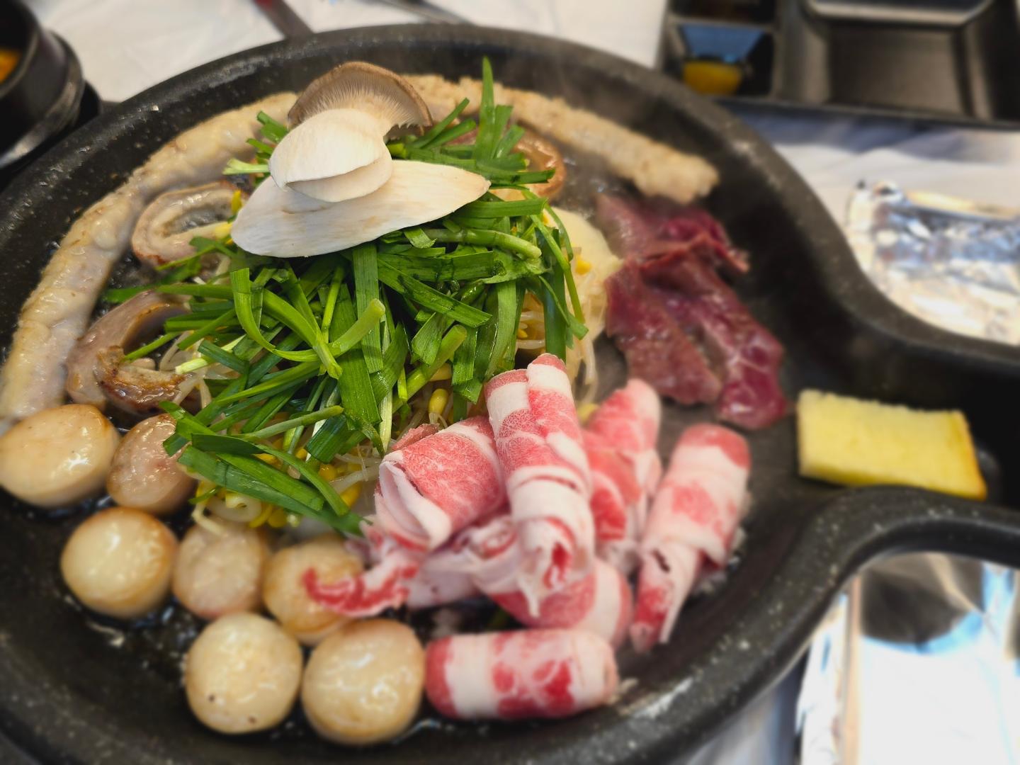 /♡

#향남동춘돌곱창
#향남동춘돌동춘모듬
#향남동춘돌곱창전골

곱창집가서 곱창먹은게 언제였더라 🙄..
첫째 픽으로 간 저녁메뉴

_
_