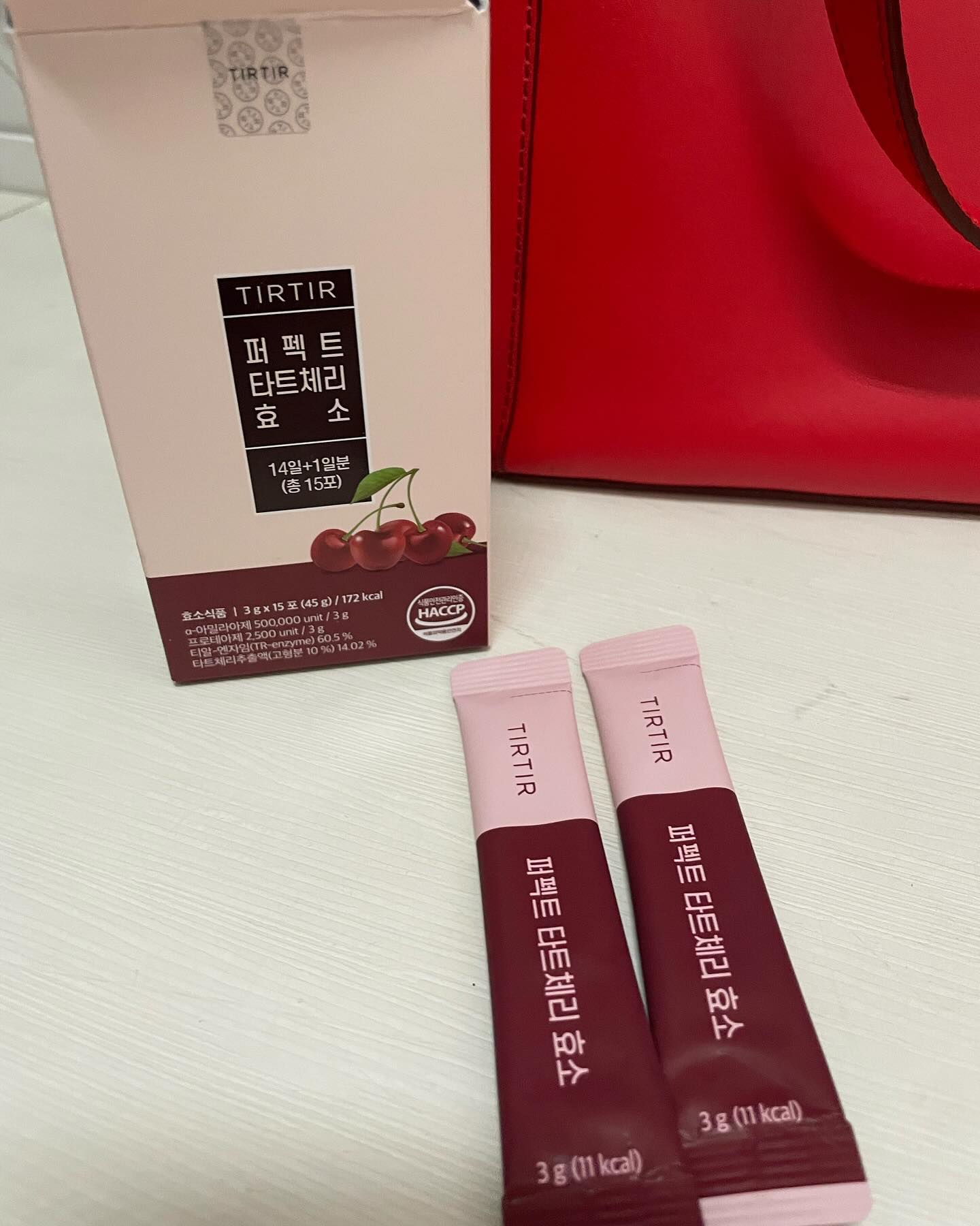 #광고 맛있는 효소 효소 추천 🤍간편하게 먹으면서 소화도 챙기고,, 누적판매 1,214만포 실화!? 없으면 불안해 무조건 쟁여두는 올리브영 필수 #쟁여템

성분도 좋다구욤.,, 특허받은 프리미엄 곡물발효효소 함유
🥇 합성감미료, 착색료, CMC칼슘 HPMC, 이산화규소 등 XX!!
연말에 음식 많이 먹은날 더부룩함 없는 맛있고 즐거운 연말 #모임템 
지금 2주분+1개 추가 증정"하는 올리브영 단독 기획 세트랍니다.. 놓치지 마세요 ❤️

tirtir_innerbeauty #티르티르 #티르티르이너뷰티 #이너뷰티 #올리브영 #올영세일 #퍼펙트효소 #효소 #올영세일추천템