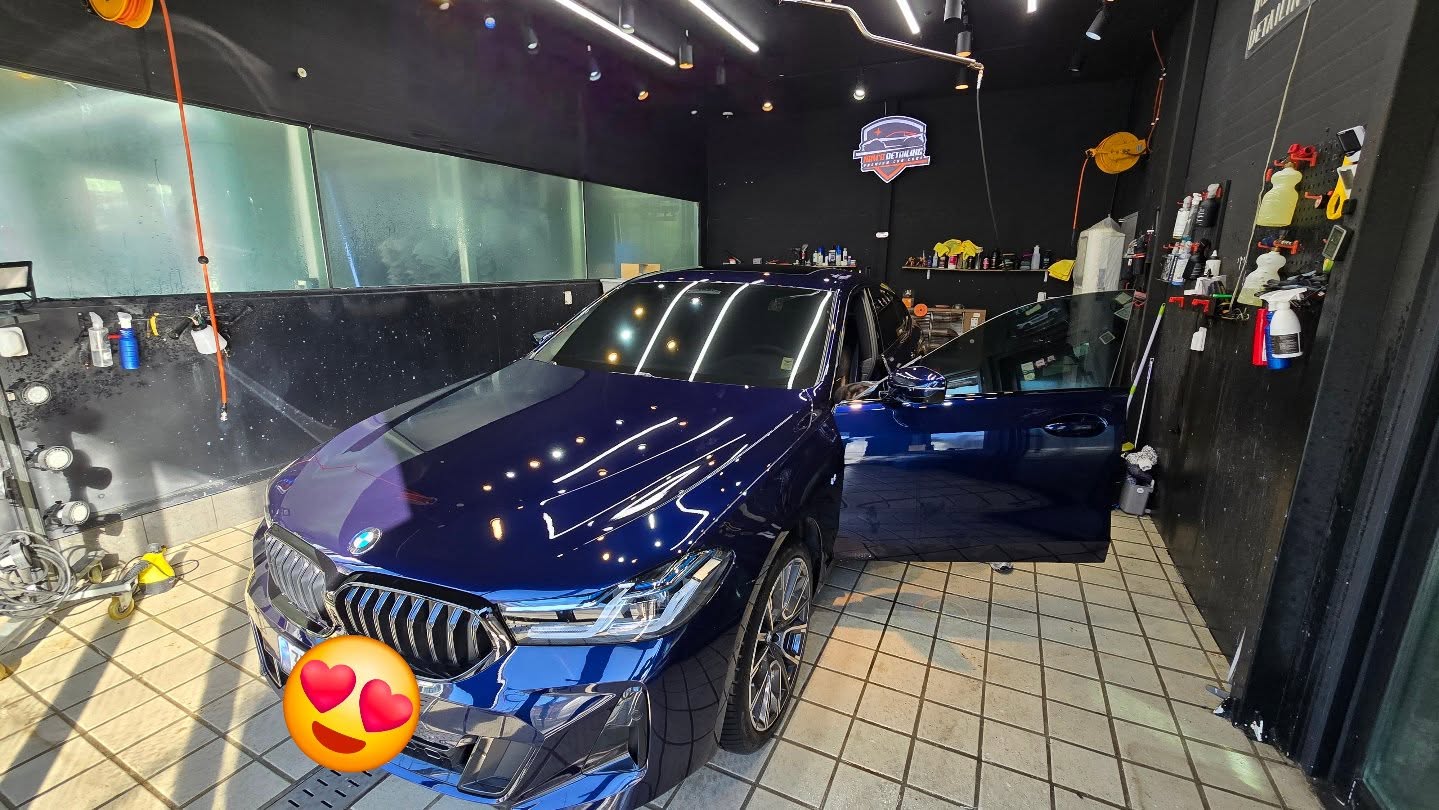 캠핑의 마무리는 세차 😎
오랜만에 광나는 탄자나이트블루 
영롱하다👍

#캠핑의끝은세차 #세차 #디테일링세차 #bmw #bmw630igt #파이널에디션 #패밀리카 #펀드라이빙 
#탄자나이트블루 #캠핑 #일상 #소통 #육아 #아들 #6gt파이널에디션 #소확행 #원주