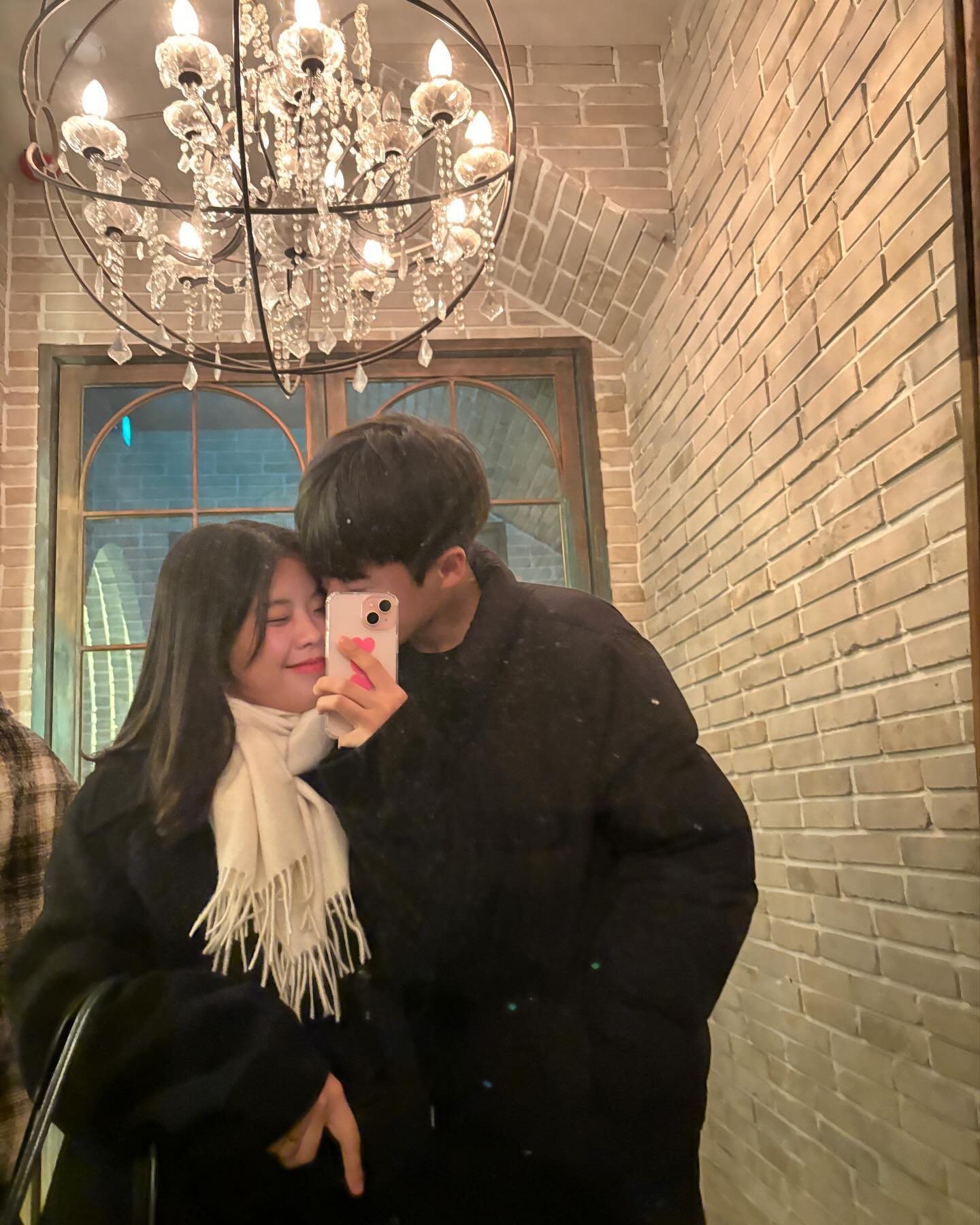 한달전에 예약해둔 #스케쥴성수 
연말이라 일찍예약했는데 잘했다... 서울은 웨이팅이 어마무시....🥲

건이랑 맛있게 먹구왔당. 
내부도  넘 이쁘게 잘해놔서 크리스미스 느낌 잔뜩 느끼고옴🎄🎄

#서울 #성수 #스케쥴성수 #맛도리 #웨이팅 #지옥 #크리스마스 #맛집 #서울데이트 #겨울 #럽스타그램 #커플스타그램 #트리 #밀린피드 #올리기 #ootd #🎄