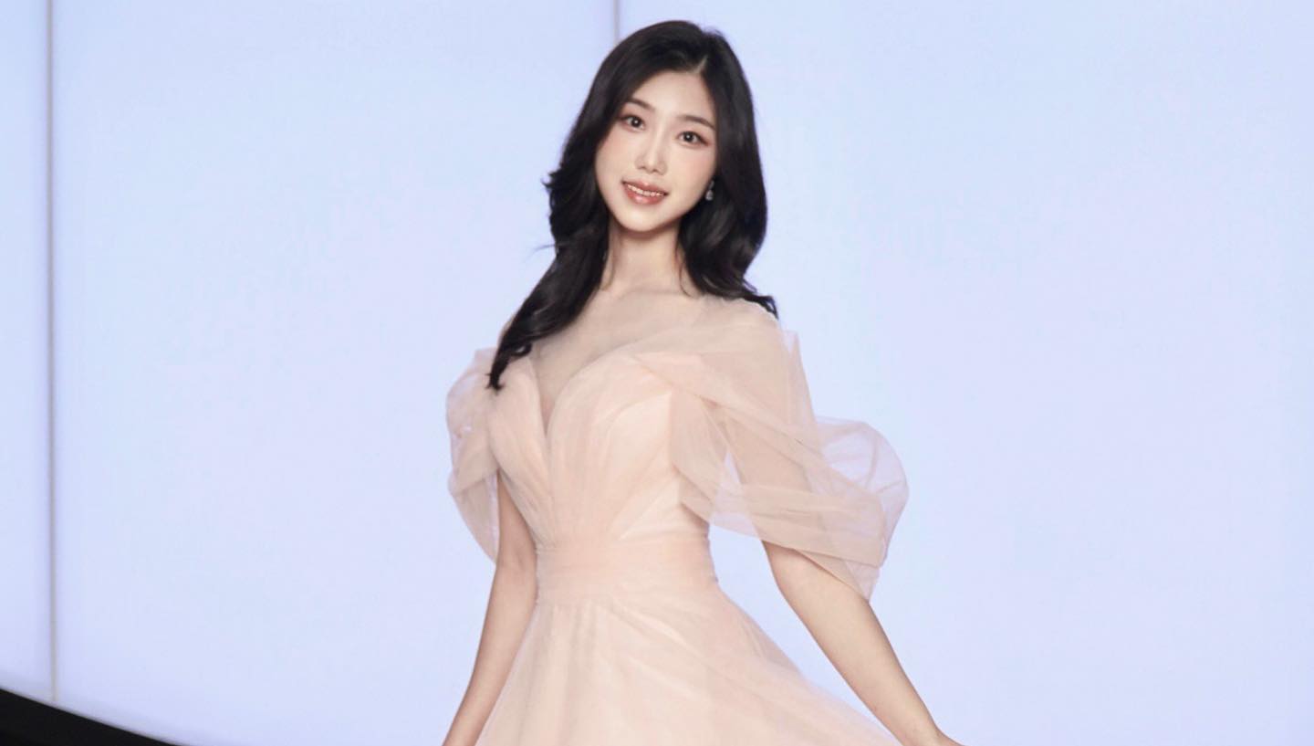 내 인생의 가장 큰 선물 같았던 10월10일💕
좋은 언니, 동생들을 만나게 해 준 미스코리아  최고! 👉🏻👈🏻
#소통 #좋반 #데일리 #오오티디 #마스크걸 #드레스 #드레스프로필 #미스전남 #남악 #목포#미스코리아 #67기미스코리아 #2023미스코리아#전남대 #전대생 #전남대학교 #아나운서지망생