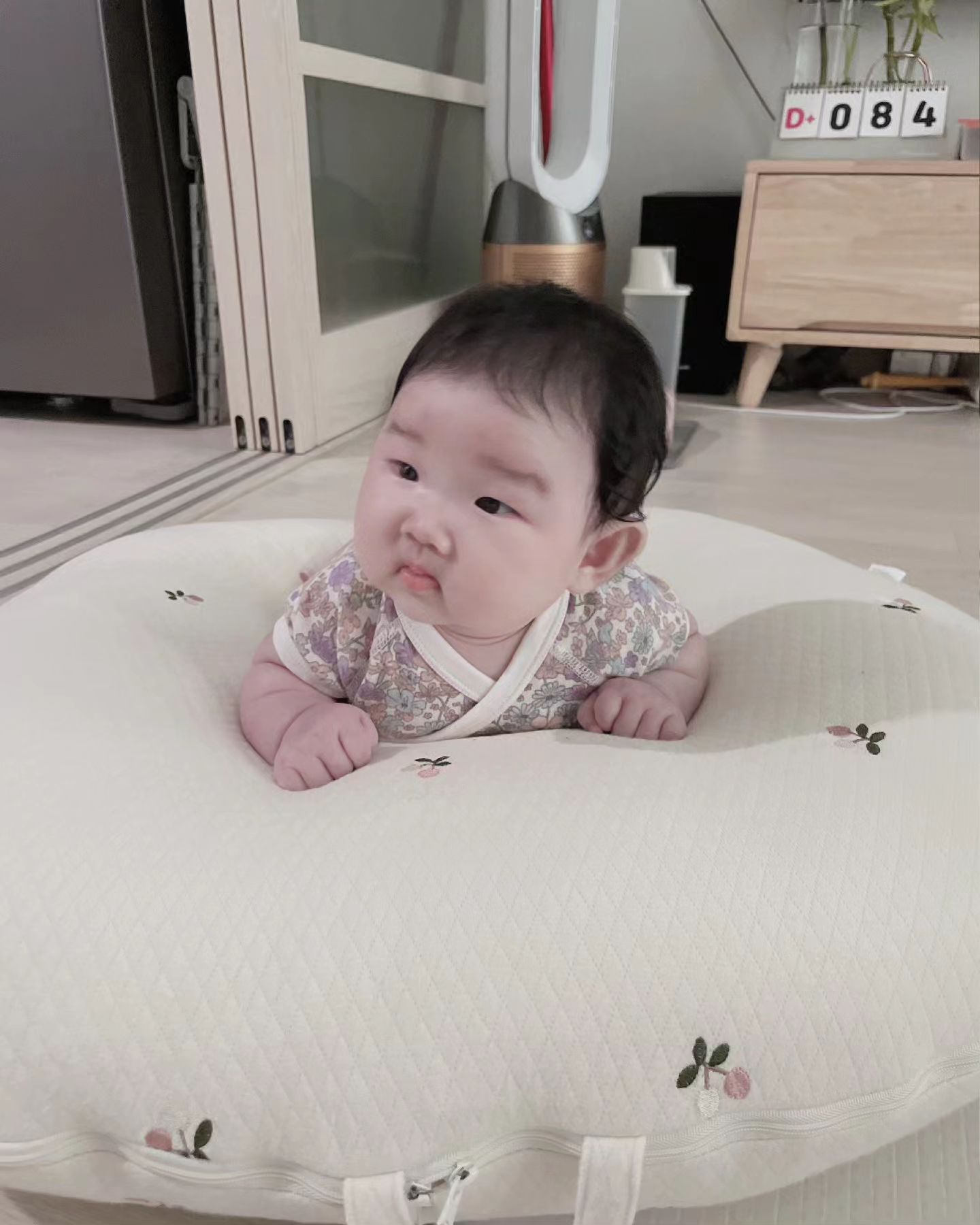 아기쮸의 터미타임 시리즈👶

너뮤귀여워서 
나만볼수없지 ㅠㅠ

#터미타임🙇‍ #으쌰으쌰#팔힘기르기