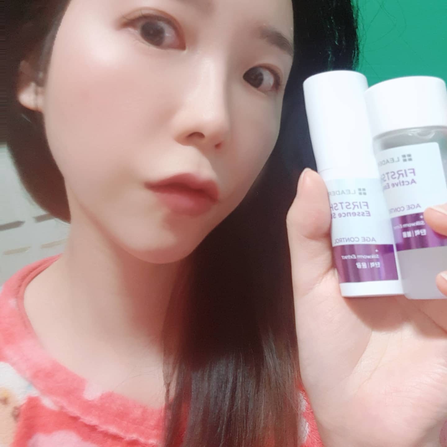 #협찬
신경쓰이는 피부탄력
퍼스트샷 에센스 에이지컨트롤과 스틱으로 
집에서 간편하고 
완벽하게 탄력윤광케어하기!

첫단계부터 강력한
초(初)능력 액티브 에센스+2초완성 에센스 스틱꿀조합!
쉽고 간편하게 탄력홈케어 완성!
귀차니즘에게 딱!

간편하게 슥샥슥샥 
끈적이지않고 촉촉한
2초완성 탄력+윤광스킨케어라
맘에 쏘옥~

겨울철 건조하고 
푸석푸석하던 피부가
부들부들촉촉하니 
안당기고 피부컨디션 그뤠잇!

제대로 탄력케어되는 느낌이랄까
눈가 볼 이마에 꼼꼼하게 
발라주는는건 안비밀

광채뿜뿜+_+
은은한 광채가 도는
예뻐보이는피부 겟챠~
.
.
.
.
.

#첫줄 #일상 #데일리 #뷰티 #뷰티스타그램 #kbeauty
#리더스코스메틱 #퍼스트샷에센스 #에이지컨트롤 #초능력에센스 #퍼스트에센스
#탄력에센스 #안티에이징 #멀티밤 #탄력케어
#셀카 #셀스타그램 #얼스타그램 #첫줄반사 #좋반 #좋테
#운동하는여자 #직장인일상 #직딩 #l4l #like4likes #instadaily
#황금주말 #인친환영