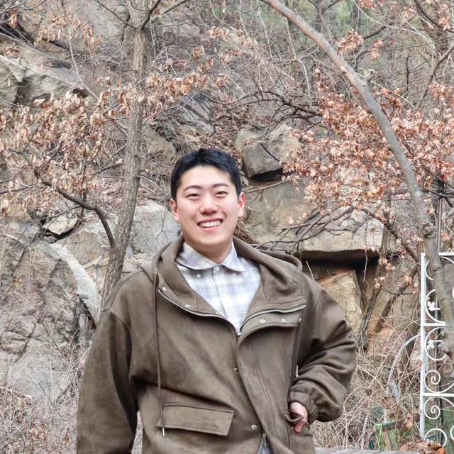  김윤상 on Instagram: "#광고 아차산 근처 이렇게 이쁜 카페가 ☕️
#카페마당
.
✅️ 스웨이드 질감이 돋보이는 후드 자켓은
@standarderror_official 
#스탠다드에러 #스웨이드자켓 💚
.
앞면 플라켓 디자인과 투웨이 지퍼
부드러우면서도 뽀송뽀송한 터치감의 원단
찰랑이듯 감기면서도 꽤 두께감이 있어
루즈한 실루엣을 살려 데일리로 입기 좋은
비건 후드 스트링 스웨이드 자켓 🍀
.
✅️ 174 / 78 / L사이즈 착용
세미 크롭 기장 오버한 실루엣으로
이너 셔츠와 함께 레이어드 시
편안한 무드로 연출이 가능합니다 😁
.
.
.
#standarderror #남여공용자켓 #자켓 #데일리룩 #자켓추천 #간절기아우터 #jacket #outer #스탠다드에러x텍토리 #パンツ"