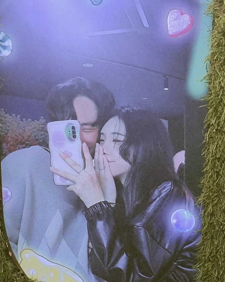 🏰
롯데월드 가서 찍었던거
두번째 사진 내가 찍었는데
사람 많구 급하게 카메라 안보고
찍어가지구 각도 이상한데
승현이가 너무 아련한 표정으로 찍힘 웃기당 히히 귀여워❤️‍🔥