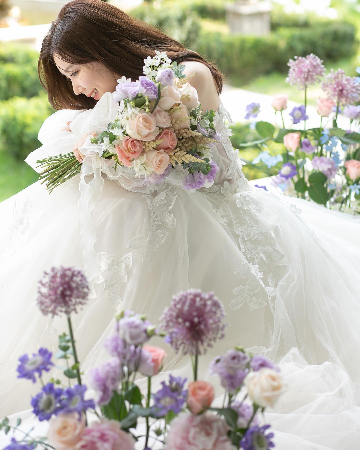 저 결혼 해요 👰🏻‍♀️ 
작년 8월에 발리에서 프로포즈를 받고
길다고 느껴진 날이 벌써 다음주가 식이네요 시간이 이리 빠르다구요..?🙈
첫 웨딩사진 마구 꽉꽉 채워서 🤍 
욕심내서 촬영을 많이 했어서 피곤했는데 찍어놓고 보니
예뿌네용☺️

+드레스 마리벨르 mariebelle_official 
+스튜디오 고오 salondelune_woong 
+한복스냅 제주도 2hands_by_jeju 

#유부초밥 #예신 #웨딩드레스