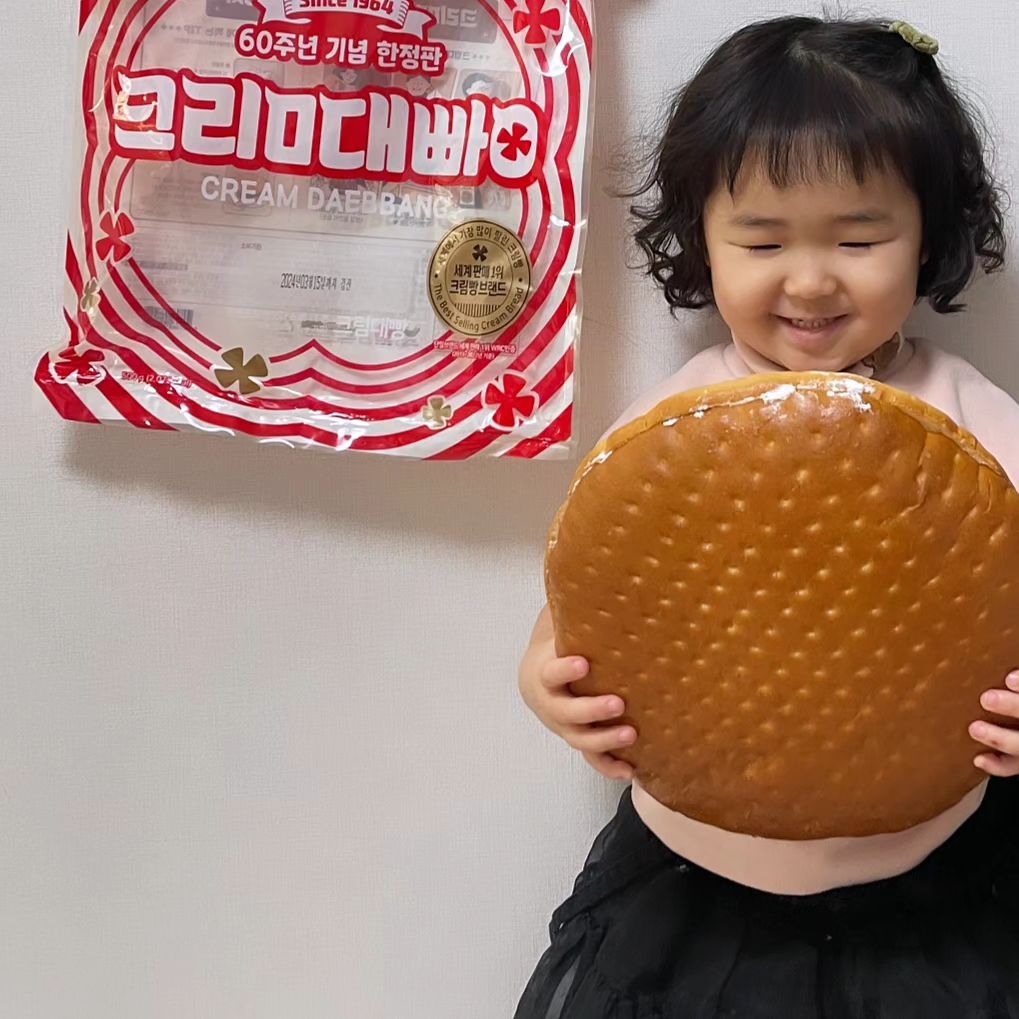 완존 뒷북 #크림대빵 🍞 
넘좋아하는 밀라찌 .. 쪼꼬만게 1/4을 순삭하더라구요🙊

#당조심 #맛있더라 #육아기록 #빵스타그램