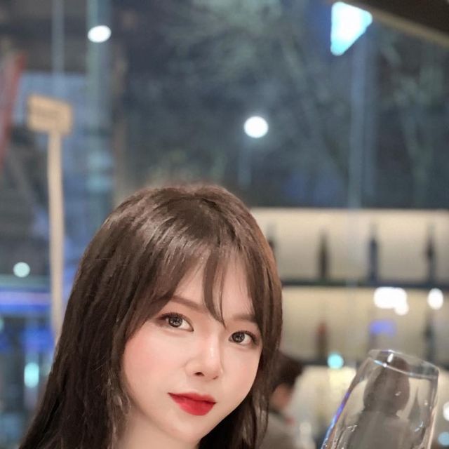  Uoo💋 on Instagram: "분위기랑 맛 둘다 최고❤️🥰
연말에 데이트하기 넘 좋은 와인바 #다이빙룸 
음식도 너무 맛있고 분위기도 좋아서 사진 오조억장 찍고왔는데 이제풀어요 💕
(물론난친구랑 게이트하고옴^^..)"