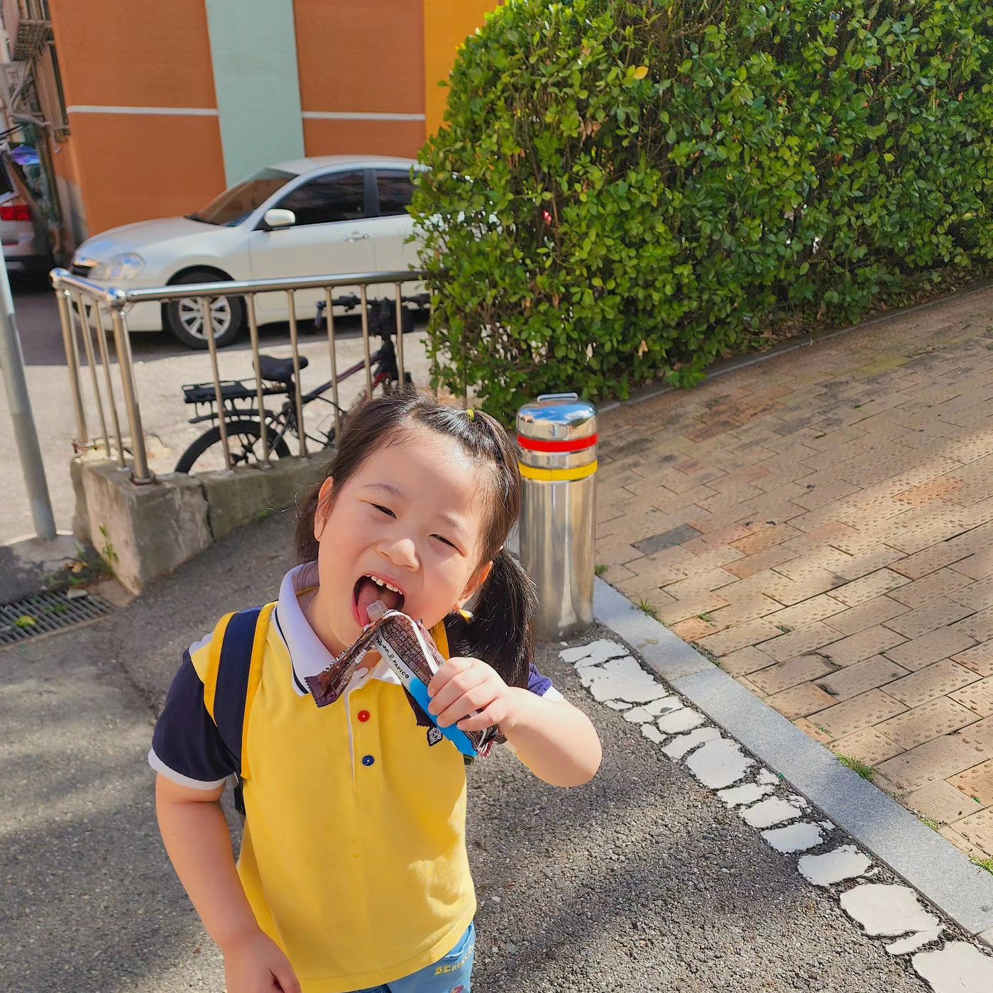 요새 울 엄마 마음처럼 오락 가락한 날씨🙂‍↔️ 습하고 더운날엔 역시 빠삐땡이 최고져😉

감기라서 오랜만에 아이스크림 먹느랴
행복함 표현감 최대치로 표현해봅니다🙈

근데.. 엄마가 자꾸 빠삐땡 사면
빠빠라빠빠빠 삐삐리빠삐코🎶
이러는데.. 그리고 삐삐 꼬였네
롯땡 ㅇㅇ류바🤘

도 노래가 있더던데 진짜인가요?🤔

#빠삐코아이스크림 #빠삐코노래
#아이스크림먹방🍦 #7세여아일상