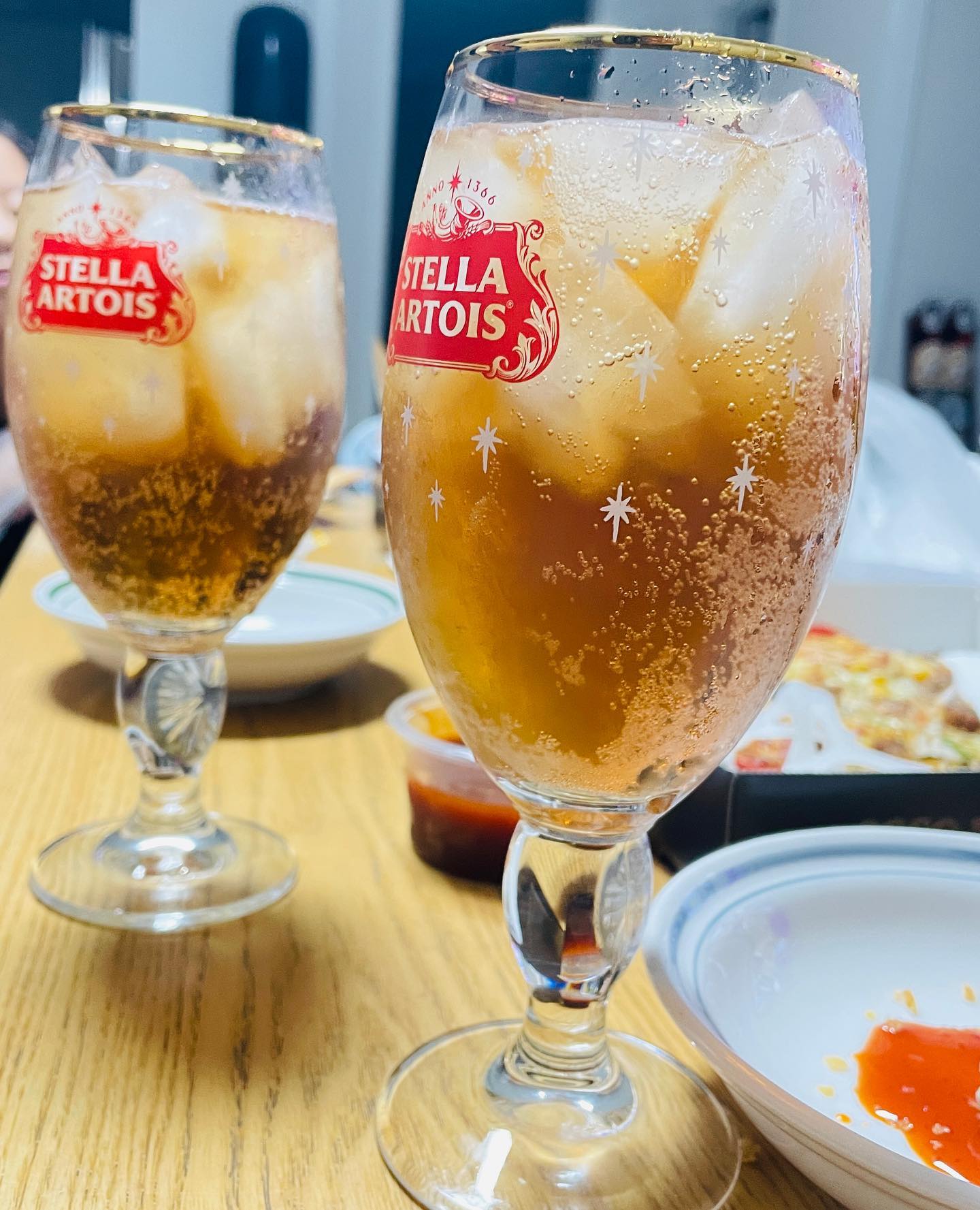 민희언니 집에가서 하이볼에 둘이서 막걸리 두병마시면서 수다떨고 수민이랑 연두는 맛있게 치킨먹고 신나게 놀고.~~^^시간이 너무 빨리 지나가~~~~~5시쯤 왔는데 벌써 9시라니. . . 

#연두네 #피자나라치킨공주 #하이볼 #막걸리 #일상