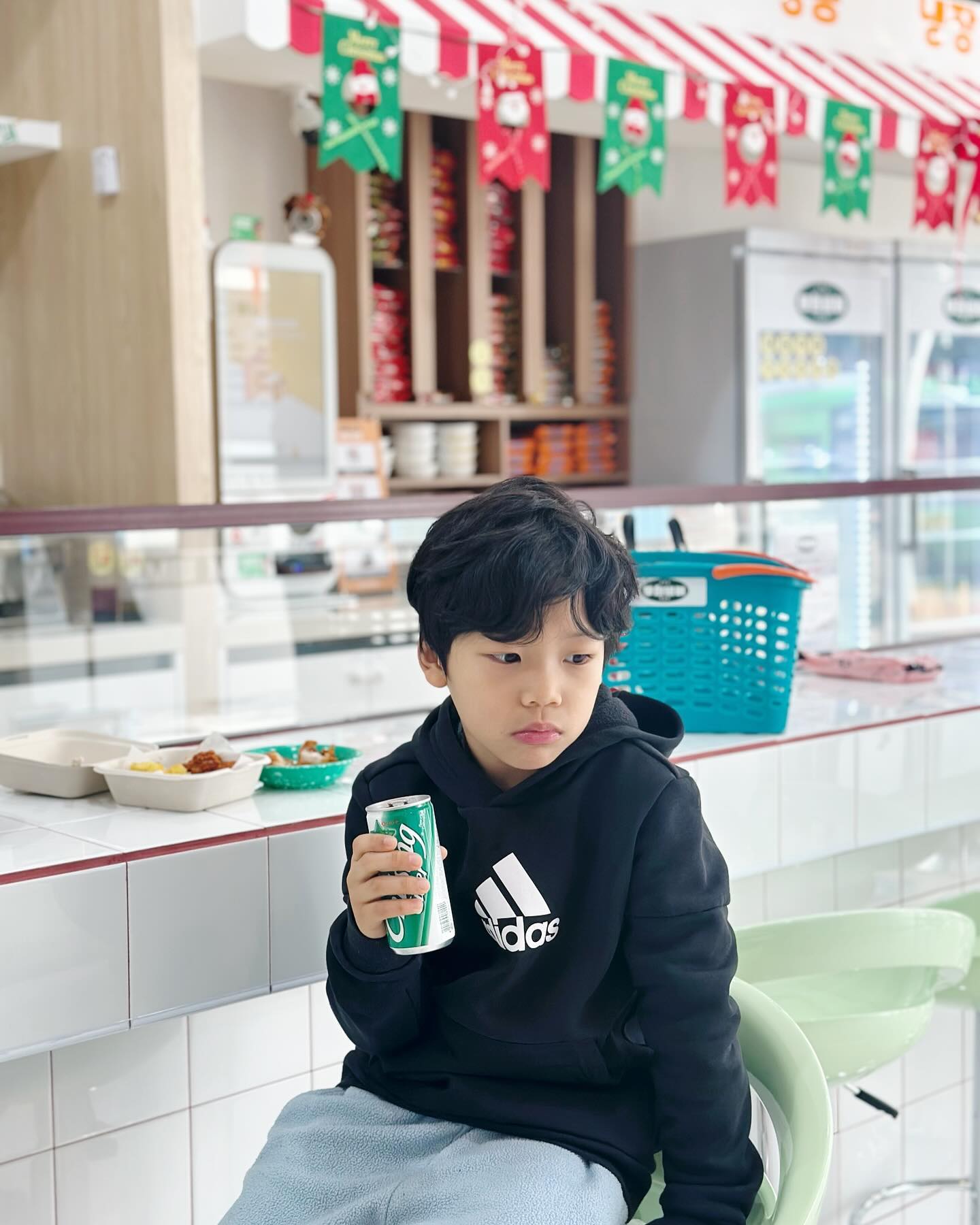 #초등방학

두 달 방학 실화냐 🤣
내 밥짝꿍 승여니랑 🩵

나는 마라탕 너는 우동 우리 둘 다 햄볶🩵💙🩵

#초딩 #벌써9살