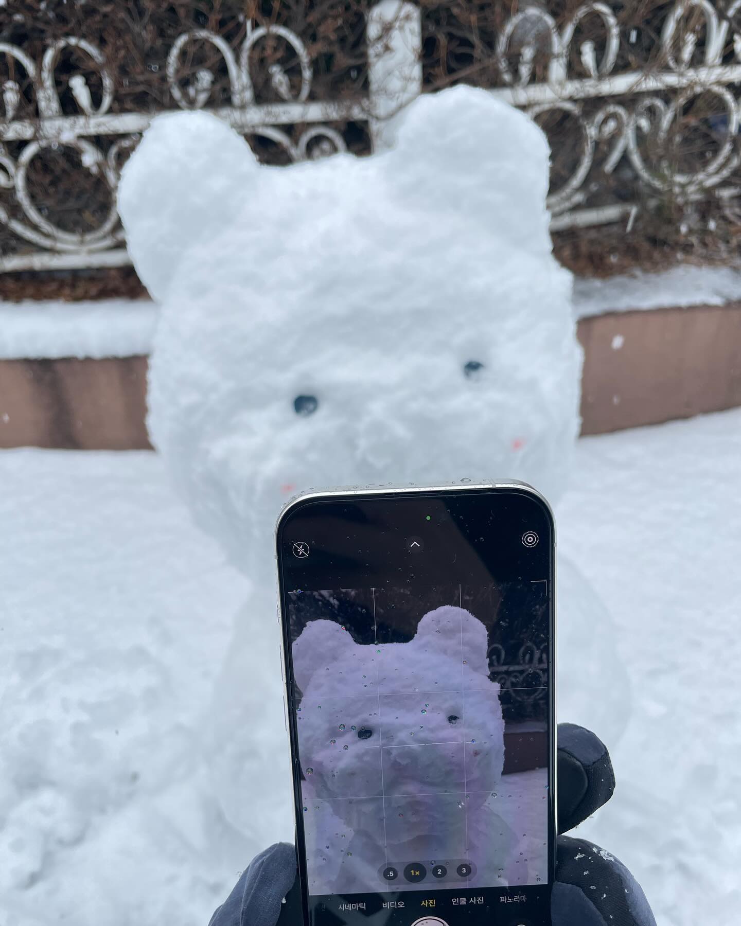 ☃️⛄️만드는 중 눈사람이 될뻔 
못난이 서로 찍어주기🤭