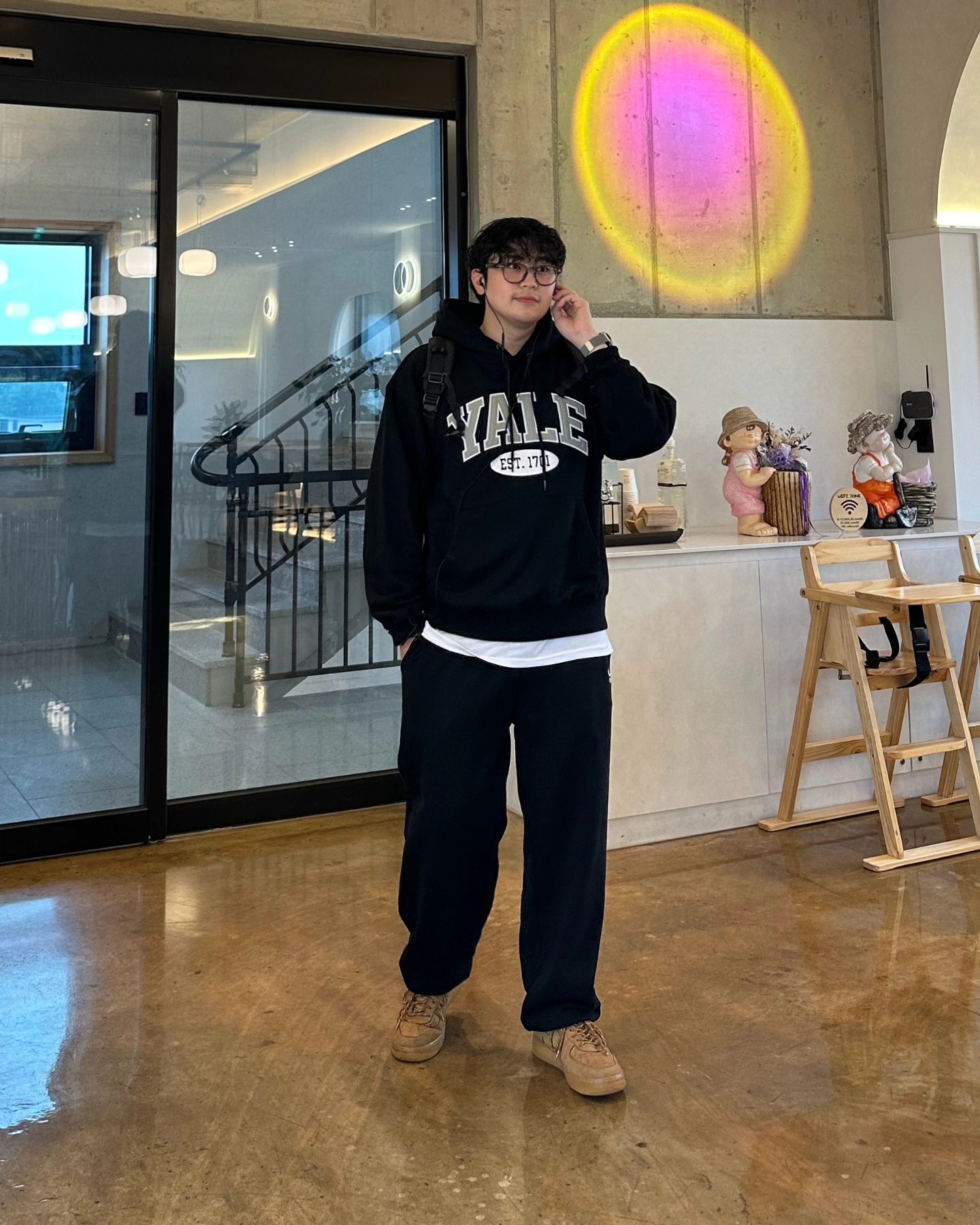 #협찬 아침 저녁으로는 조금 선선해진 날씨에 다들 가을 준비 하시고 계실텐데요! 저도 이번에 신규 발매한 ‘예일’ 의 24FW '투톤아치 후드 셋업' 제품으로 가을 맞이 코디를 해봤습니다! 깔끔한 로고 디자인과 누구나 코디하기 쉬운 5가지 색상으로 이번 가을 국밥템이 될 것 같네요! 지금 구매하시면 할인된 가격인 99,000으로 후디와 조거팬츠 셋업을 구매 할 수 있으니 가을 필수템 미리미리 구매해보시는것도 좋을것 같습니다!

#예일 #댄댄북클럽 #특가 #할인 #24FW #개강코디 #개강룩  #교복에입기좋은후드 #후드티 #질좋은후드 #후드티추천 #아이비리그룩 #프레피룩 #가을의류 #캐주얼룩#데일리룩  #ootd #오뭐입 #갓성비쇼핑 #커플티