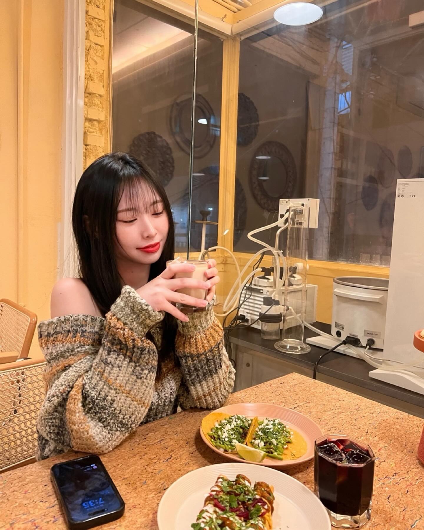 #협찬 (?)🫢
하이하우스에 초대되어 방문해보았습니다!😆✨
타코와 음료를 제공받았어요! 
따뜻한 분위기 속에서 먹는 타코와 음료는 금상첨화🥹🤍 
매력적인 소스들이 입에 착! 감겨 타코를 즐겨먹지 않던 저도 맛있게 먹을 수 있었답니다!✨ 
분위기 좋은 하이하우스에서 친구들과 즐거운 시간 보내시는건 어떨까요?☺️🤍🌮

#하이하우스 
📍highhouseseoul