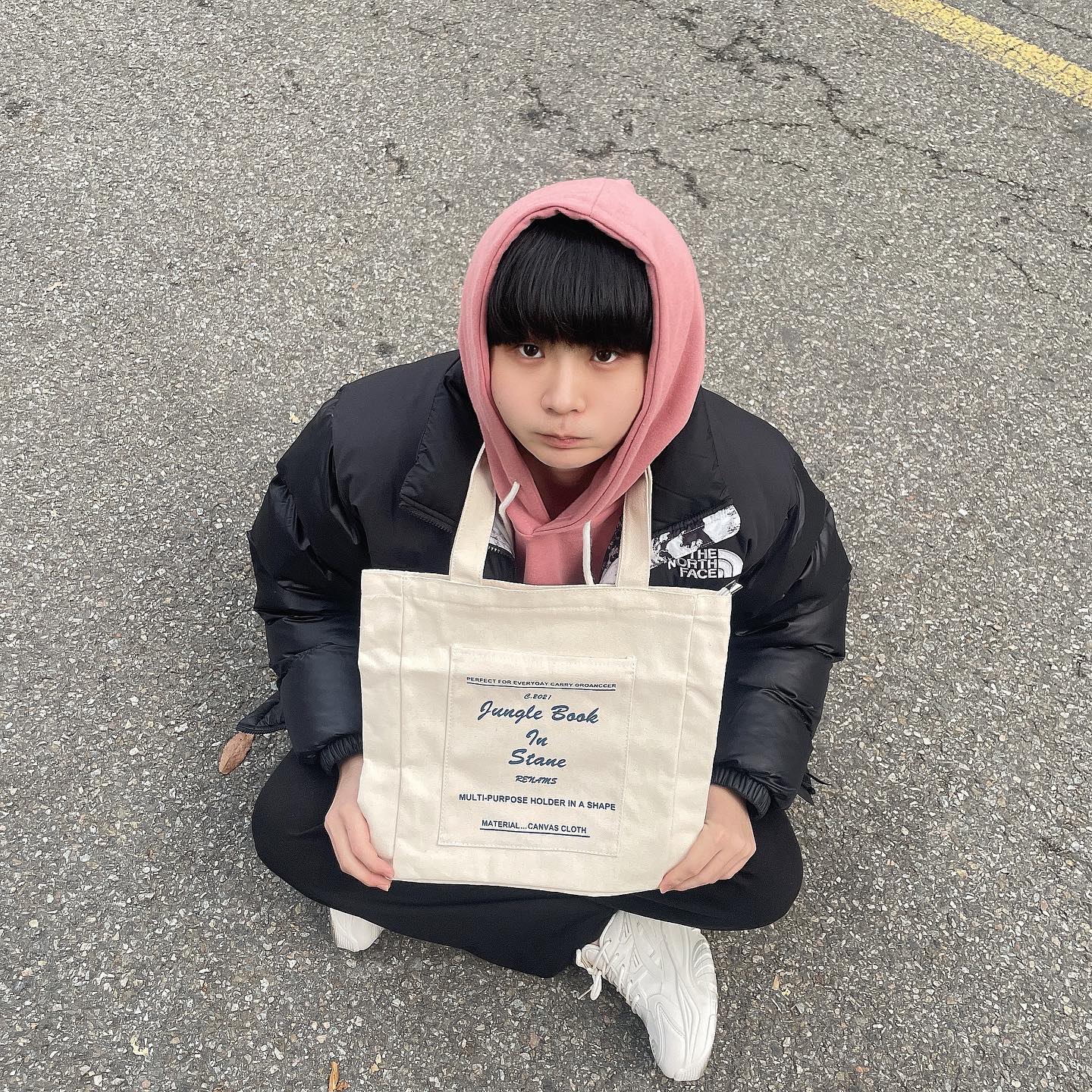 #협찬 shiningpoint_ 
남녀공용 나들이갈때 편한 에코백🤍

»편하게 들고 다니기 좋은 에코백입니당!
»로고가 이뻐서 어떤걸 입어도 너무 잘어울립니당!
»수납이 따로 있어서 지갑이나 화장품 넣기 너무 편리합니당!!

💡(shiningpoint_ )

 #에코백 #에코백추천 #여자가방 #남자가방 #캔버스에코백 #가방 #천가방 #남자에코백 #가방그램