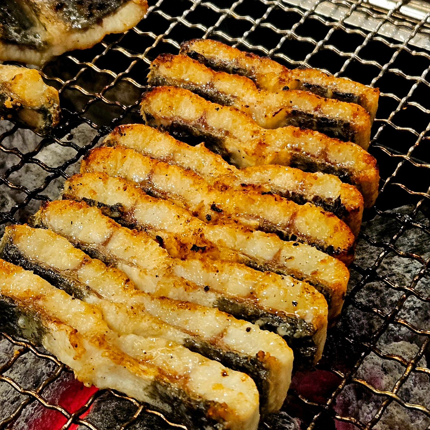 요즘 짝꿍이 기력이 딸리는것 같아⠀
동네 장어 맛집 방문🫰⠀
⠀
냉장고에서 원하는 장어 픽해서⠀
계산해 자리로 가서 먹는 시스템⠀
⠀
그래서 그런지 가성비 좋게 퀄리티⠀
좋은 장어를 먹을수 있어요😋⠀
⠀
셀프바도 따로 있어서 모자란 음식⠀
가져다 먹으면 되니 넘나 편함☺️⠀
⠀
둘이서 두마리 먹으니 배터질뻔⠀
했어요🤣⠀
⠀
몸보신 제대로 했음❤️⠀
⠀
⠀
#노원역장어#노원장어#노원장어맛집#노원별별장어#별별장어