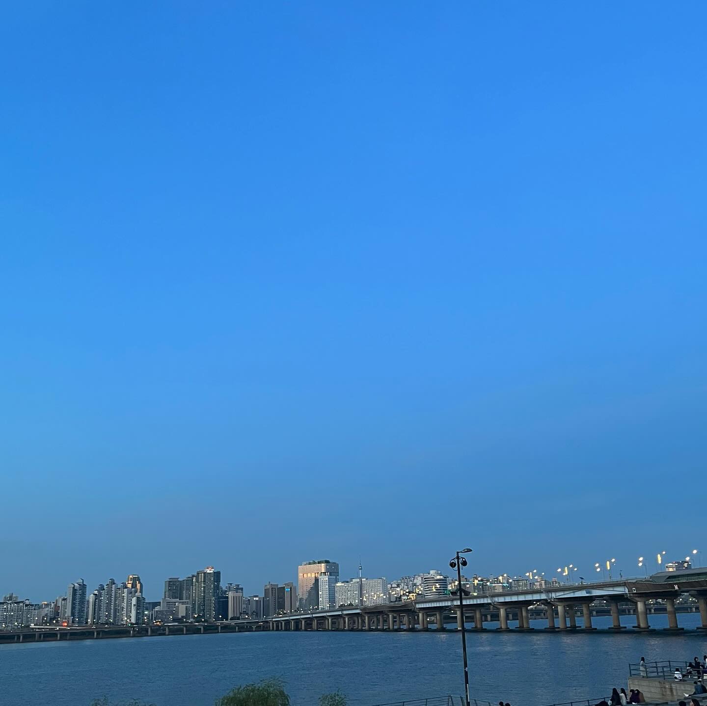 빨리 날씨 풀려서 한강가고싶다구우우우우웅